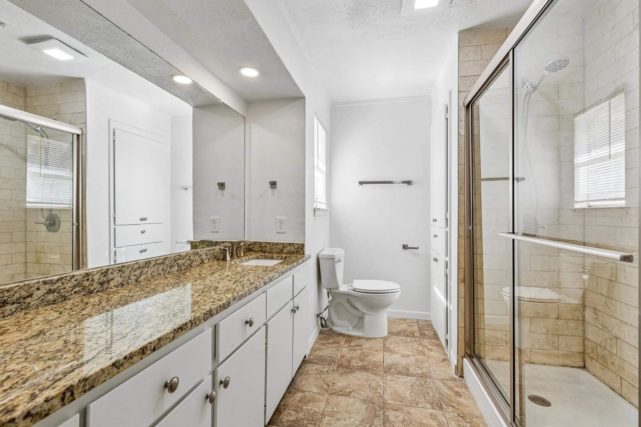 Single Family Residence For Sale in Tarrant County , 615 Country Green Lane, Arlington, Texas 76011, 4 Bedroom, 3 Bathroom, 2 Garage spaces, 2,596 Sqft, built in 1977, mls#21409392, Real Estate Agent in Arlington, Homes For Sale in Tarrant county, Homes For Sale in Arlington, Realtor in Arlington Texas, Real Estate Brokerage Independent Realty Texas, Luminita Cordes Realtor
