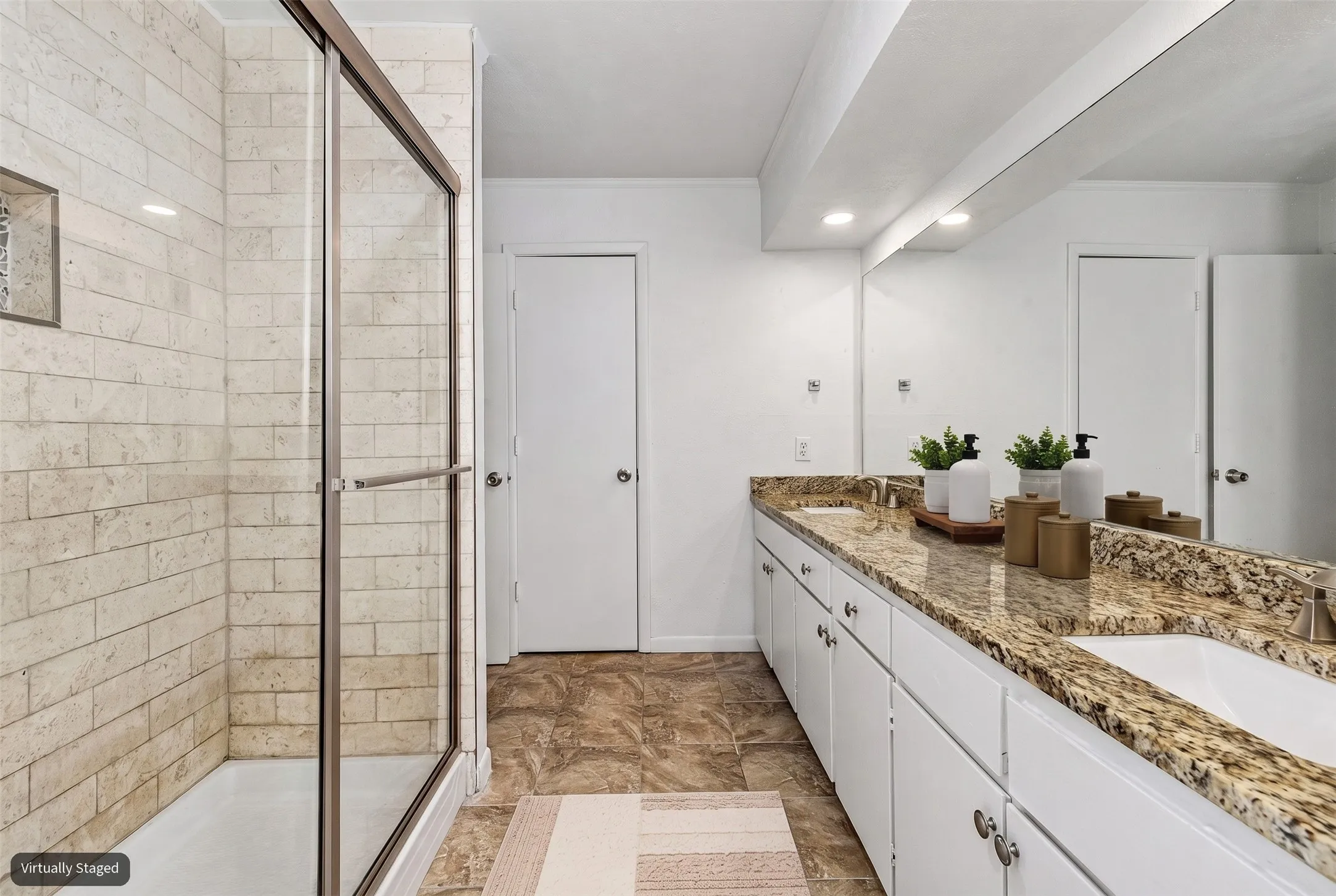 Single Family Residence For Sale in Tarrant County , 615 Country Green Lane, Arlington, Texas 76011, 4 Bedroom, 3 Bathroom, 2 Garage spaces, 2,596 Sqft, built in 1977, mls#21409392, Real Estate Agent in Arlington, Homes For Sale in Tarrant county, Homes For Sale in Arlington, Realtor in Arlington Texas, Real Estate Brokerage Independent Realty Texas, Luminita Cordes Realtor