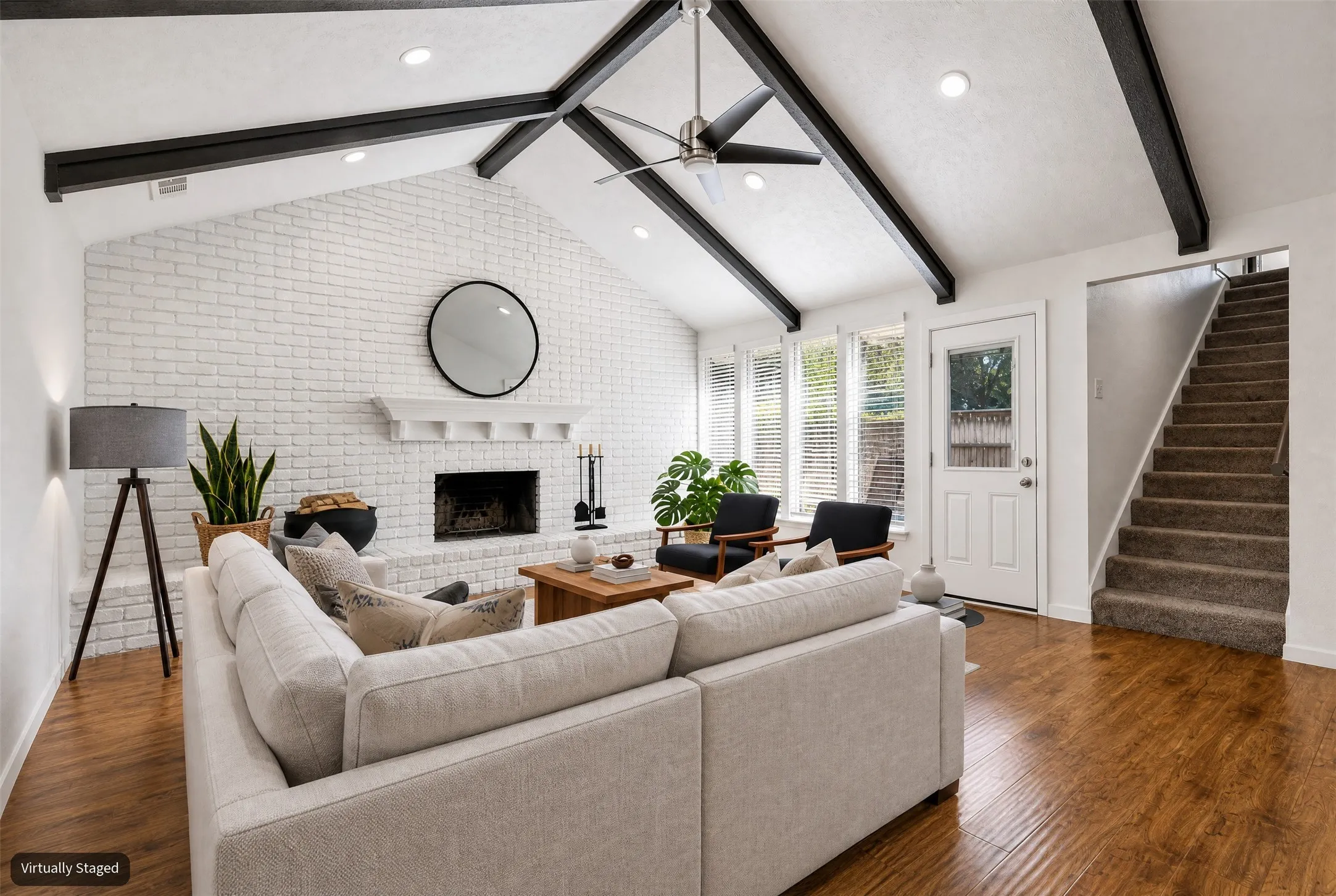Single Family Residence For Sale in Tarrant County , 615 Country Green Lane, Arlington, Texas 76011, 4 Bedroom, 3 Bathroom, 2 Garage spaces, 2,596 Sqft, built in 1977, mls#21409392, Real Estate Agent in Arlington, Homes For Sale in Tarrant county, Homes For Sale in Arlington, Realtor in Arlington Texas, Real Estate Brokerage Independent Realty Texas, Luminita Cordes Realtor