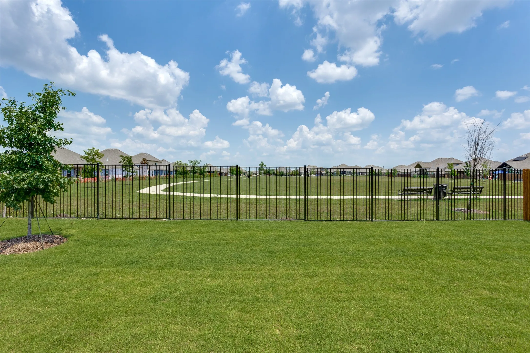 Single Family Residence For Rent in Collin County , 2921 Pronghorn Drive, Melissa, Texas 75454, 4 Bedroom, 4 Bathroom, 2 Garage spaces, 2,576 Sqft, built in 2023, mls#21409570, Real Estate Agent in Melissa, Homes For Rent in Collin county, Homes For Rent in Melissa, Realtor in Melissa Texas, Real Estate Brokerage Independent Realty Texas, Luminita Cordes Realtor