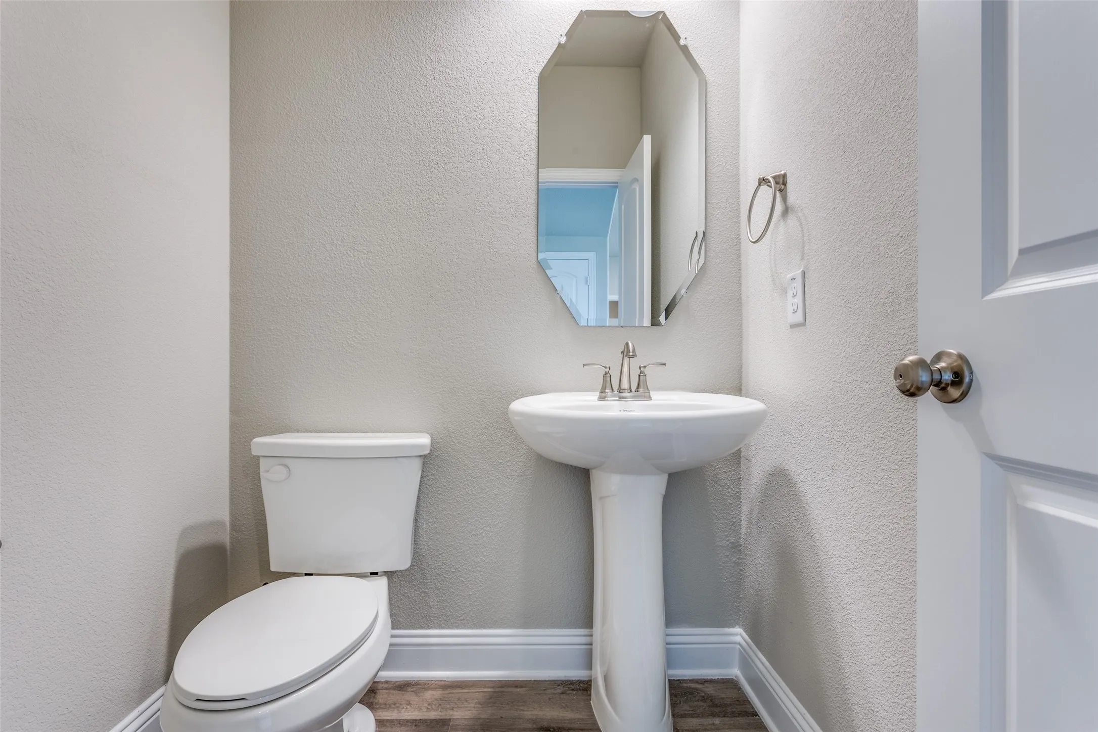 Single Family Residence For Rent in Collin County , 2921 Pronghorn Drive, Melissa, Texas 75454, 4 Bedroom, 4 Bathroom, 2 Garage spaces, 2,576 Sqft, built in 2023, mls#21409570, Real Estate Agent in Melissa, Homes For Rent in Collin county, Homes For Rent in Melissa, Realtor in Melissa Texas, Real Estate Brokerage Independent Realty Texas, Luminita Cordes Realtor