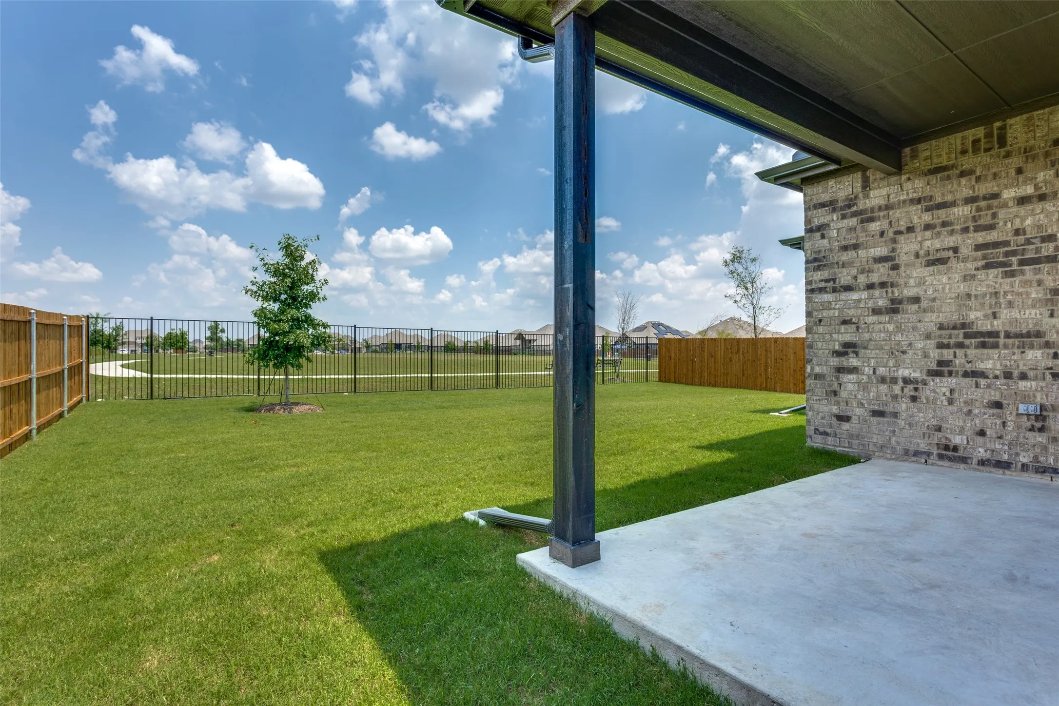 Single Family Residence For Rent in Collin County , 2921 Pronghorn Drive, Melissa, Texas 75454, 4 Bedroom, 4 Bathroom, 2 Garage spaces, 2,576 Sqft, built in 2023, mls#21409570, Real Estate Agent in Melissa, Homes For Rent in Collin county, Homes For Rent in Melissa, Realtor in Melissa Texas, Real Estate Brokerage Independent Realty Texas, Luminita Cordes Realtor
