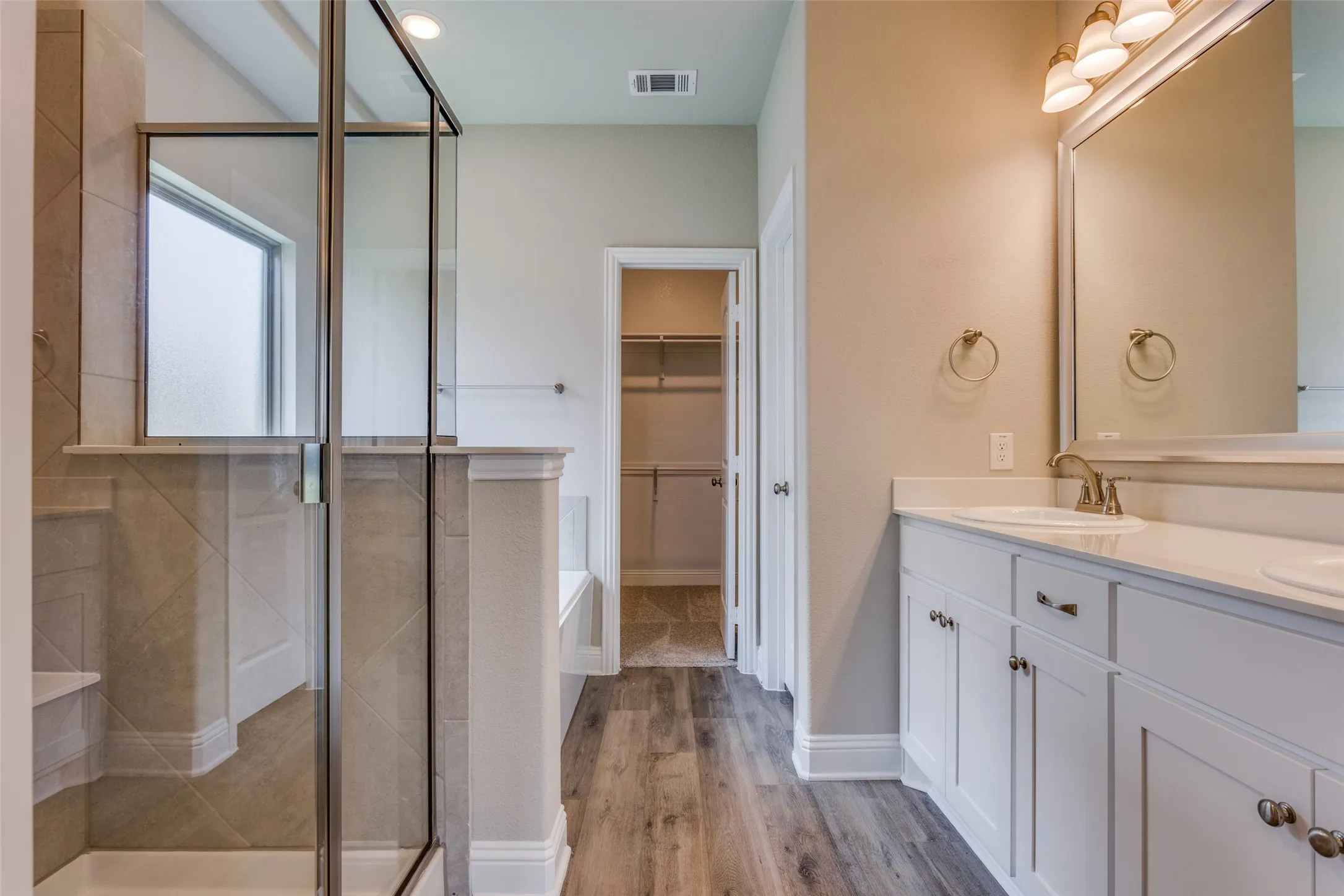 Single Family Residence For Rent in Collin County , 2921 Pronghorn Drive, Melissa, Texas 75454, 4 Bedroom, 4 Bathroom, 2 Garage spaces, 2,576 Sqft, built in 2023, mls#21409570, Real Estate Agent in Melissa, Homes For Rent in Collin county, Homes For Rent in Melissa, Realtor in Melissa Texas, Real Estate Brokerage Independent Realty Texas, Luminita Cordes Realtor