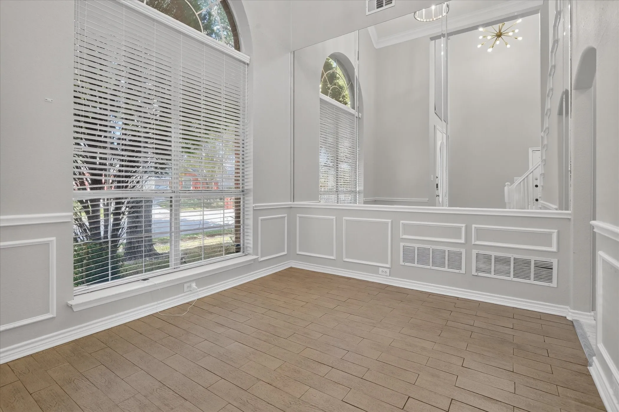 Single Family Residence For Rent in Denton County , 805 Sierra Lane, Flower Mound, Texas 75028, 3 Bedroom, 3 Bathroom, 2 Garage spaces, 1,952 Sqft, built in 1995, mls#21394788, Real Estate Agent in Flower Mound, Homes For Rent in Denton county, Homes For Rent in Flower Mound, Realtor in Flower Mound Texas, Real Estate Brokerage Independent Realty Texas, Luminita Cordes Realtor