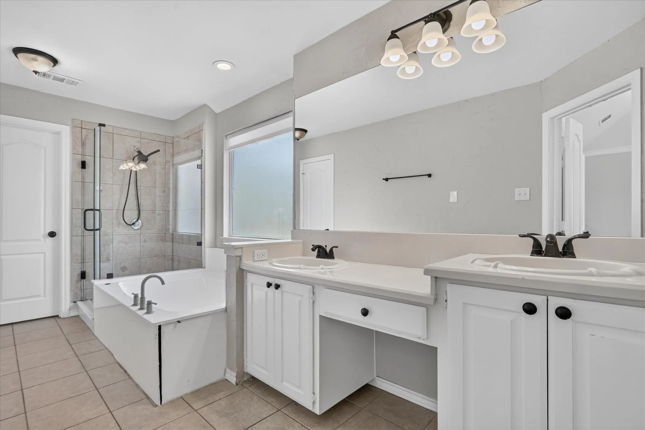Single Family Residence For Rent in Denton County , 805 Sierra Lane, Flower Mound, Texas 75028, 3 Bedroom, 3 Bathroom, 2 Garage spaces, 1,952 Sqft, built in 1995, mls#21394788, Real Estate Agent in Flower Mound, Homes For Rent in Denton county, Homes For Rent in Flower Mound, Realtor in Flower Mound Texas, Real Estate Brokerage Independent Realty Texas, Luminita Cordes Realtor