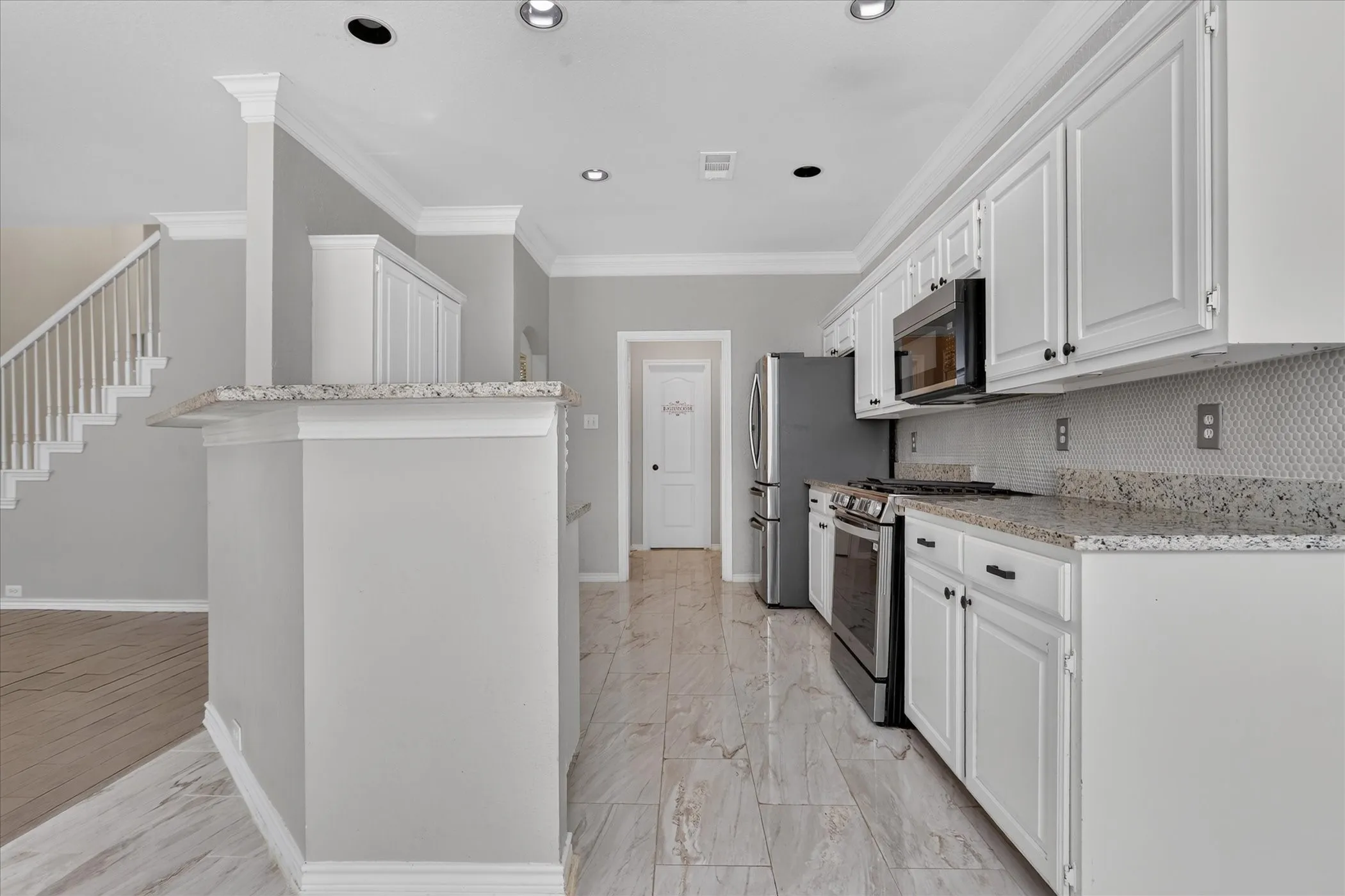 Single Family Residence For Rent in Denton County , 805 Sierra Lane, Flower Mound, Texas 75028, 3 Bedroom, 3 Bathroom, 2 Garage spaces, 1,952 Sqft, built in 1995, mls#21394788, Real Estate Agent in Flower Mound, Homes For Rent in Denton county, Homes For Rent in Flower Mound, Realtor in Flower Mound Texas, Real Estate Brokerage Independent Realty Texas, Luminita Cordes Realtor