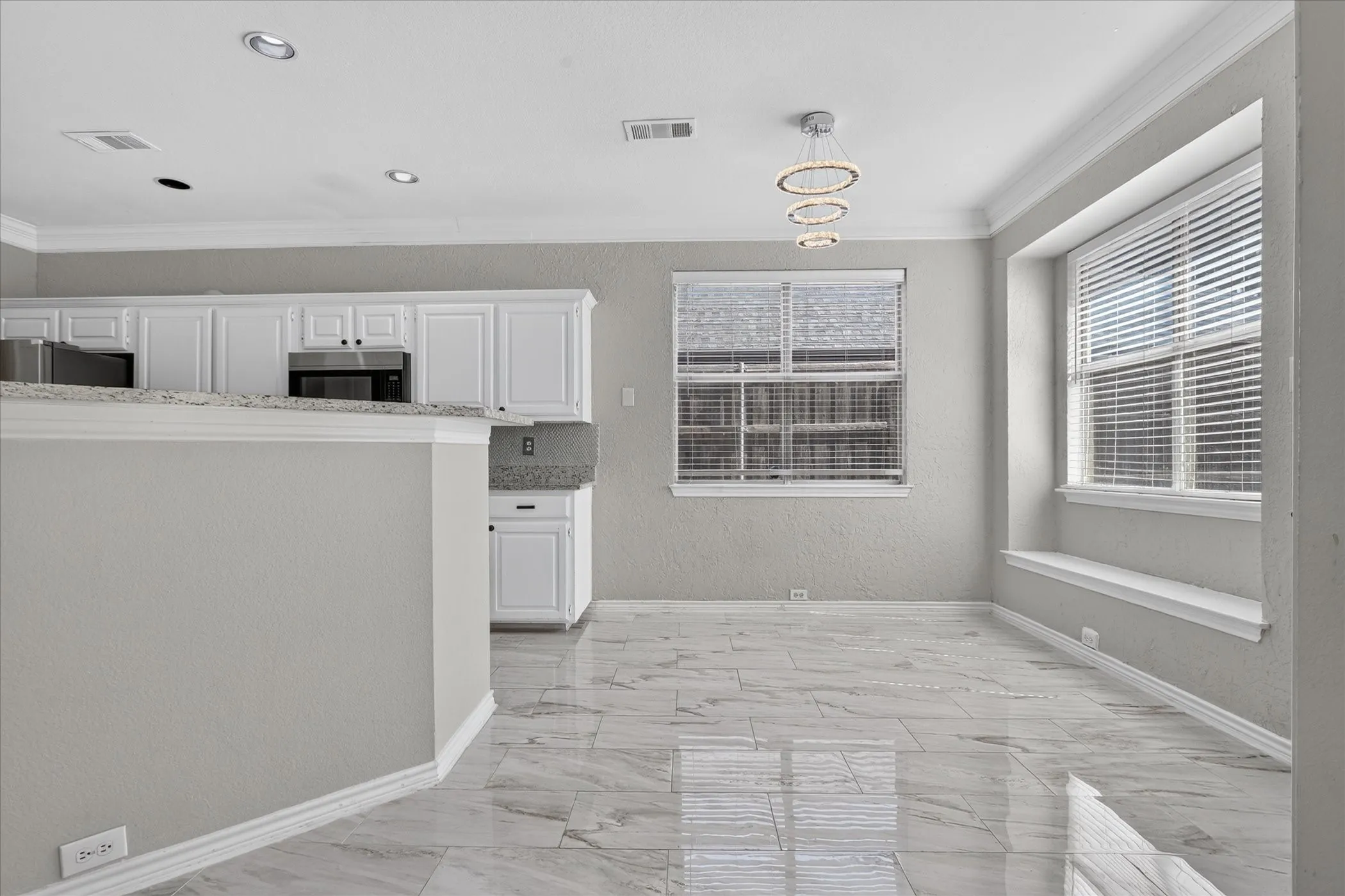 Single Family Residence For Rent in Denton County , 805 Sierra Lane, Flower Mound, Texas 75028, 3 Bedroom, 3 Bathroom, 2 Garage spaces, 1,952 Sqft, built in 1995, mls#21394788, Real Estate Agent in Flower Mound, Homes For Rent in Denton county, Homes For Rent in Flower Mound, Realtor in Flower Mound Texas, Real Estate Brokerage Independent Realty Texas, Luminita Cordes Realtor