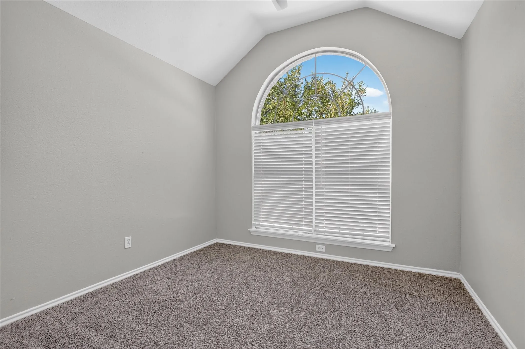 Single Family Residence For Rent in Denton County , 805 Sierra Lane, Flower Mound, Texas 75028, 3 Bedroom, 3 Bathroom, 2 Garage spaces, 1,952 Sqft, built in 1995, mls#21394788, Real Estate Agent in Flower Mound, Homes For Rent in Denton county, Homes For Rent in Flower Mound, Realtor in Flower Mound Texas, Real Estate Brokerage Independent Realty Texas, Luminita Cordes Realtor