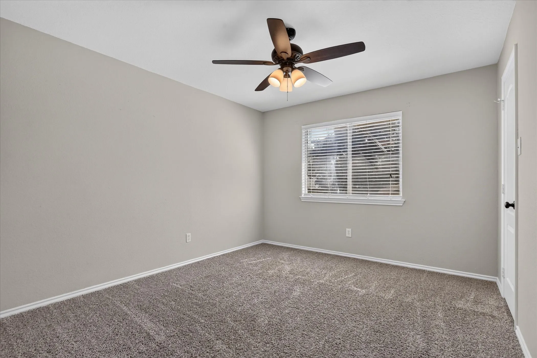 Single Family Residence For Rent in Denton County , 805 Sierra Lane, Flower Mound, Texas 75028, 3 Bedroom, 3 Bathroom, 2 Garage spaces, 1,952 Sqft, built in 1995, mls#21394788, Real Estate Agent in Flower Mound, Homes For Rent in Denton county, Homes For Rent in Flower Mound, Realtor in Flower Mound Texas, Real Estate Brokerage Independent Realty Texas, Luminita Cordes Realtor