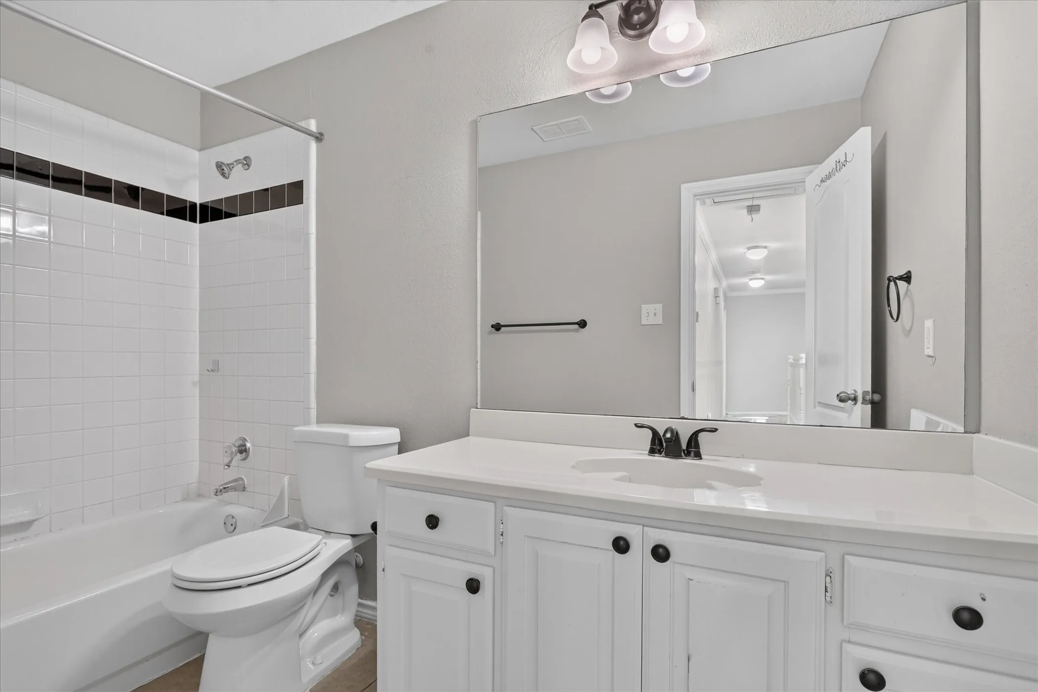 Single Family Residence For Rent in Denton County , 805 Sierra Lane, Flower Mound, Texas 75028, 3 Bedroom, 3 Bathroom, 2 Garage spaces, 1,952 Sqft, built in 1995, mls#21394788, Real Estate Agent in Flower Mound, Homes For Rent in Denton county, Homes For Rent in Flower Mound, Realtor in Flower Mound Texas, Real Estate Brokerage Independent Realty Texas, Luminita Cordes Realtor