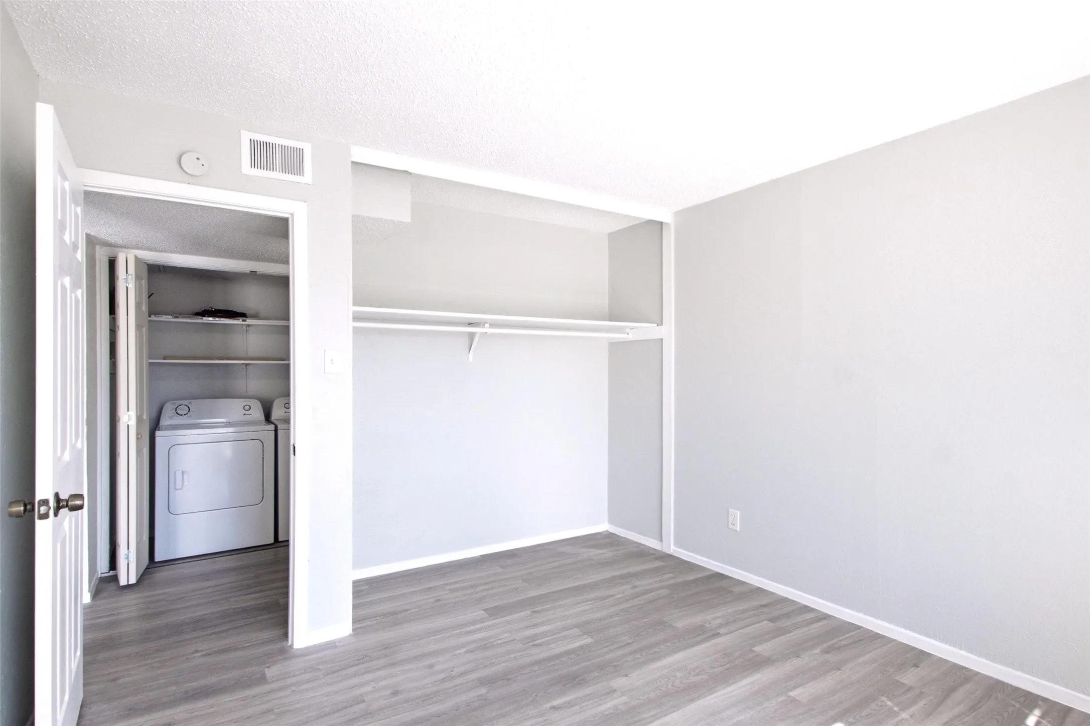 Condominium For Rent in Dallas County , 8560 Park Lane #50, Dallas, Texas 75231, 3 Bedroom, 2 Bathroom, Garage spaces, 1,310 Sqft, built in 1974, mls#21409576, Real Estate Agent in Dallas, Homes For Rent in Dallas county, Homes For Rent in Dallas, Realtor in Dallas Texas, Real Estate Brokerage Independent Realty Texas, Luminita Cordes Realtor