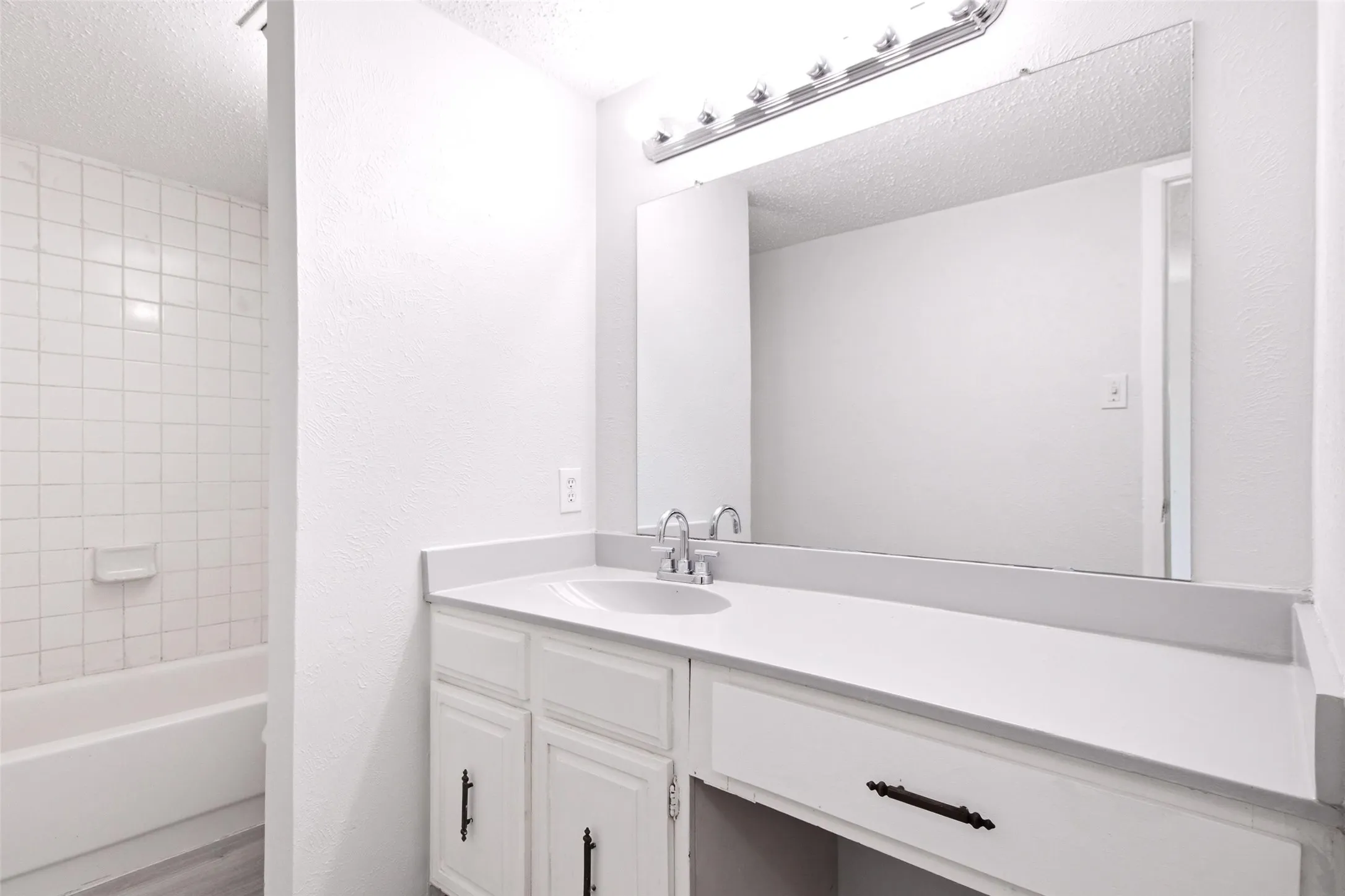 Condominium For Rent in Dallas County , 8560 Park Lane #50, Dallas, Texas 75231, 3 Bedroom, 2 Bathroom, Garage spaces, 1,310 Sqft, built in 1974, mls#21409576, Real Estate Agent in Dallas, Homes For Rent in Dallas county, Homes For Rent in Dallas, Realtor in Dallas Texas, Real Estate Brokerage Independent Realty Texas, Luminita Cordes Realtor