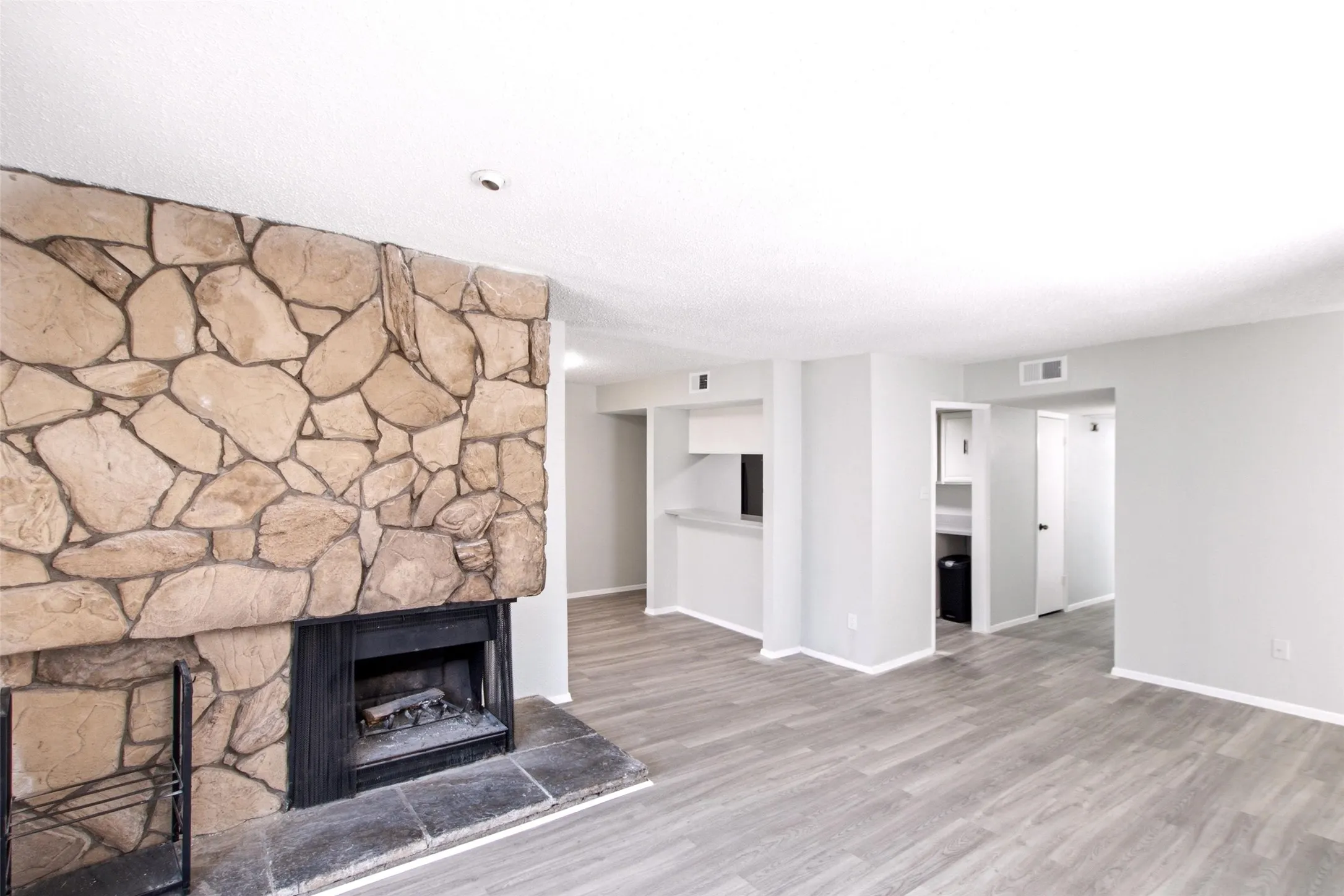 Condominium For Rent in Dallas County , 8560 Park Lane #50, Dallas, Texas 75231, 3 Bedroom, 2 Bathroom, Garage spaces, 1,310 Sqft, built in 1974, mls#21409576, Real Estate Agent in Dallas, Homes For Rent in Dallas county, Homes For Rent in Dallas, Realtor in Dallas Texas, Real Estate Brokerage Independent Realty Texas, Luminita Cordes Realtor