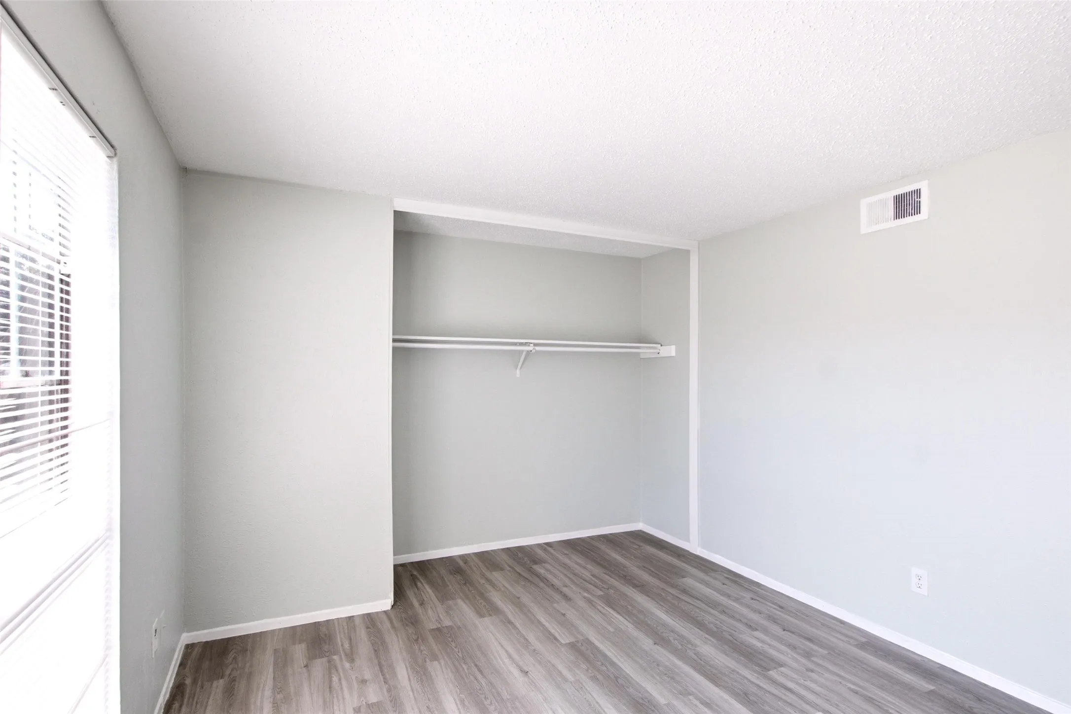 Condominium For Rent in Dallas County , 8560 Park Lane #50, Dallas, Texas 75231, 3 Bedroom, 2 Bathroom, Garage spaces, 1,310 Sqft, built in 1974, mls#21409576, Real Estate Agent in Dallas, Homes For Rent in Dallas county, Homes For Rent in Dallas, Realtor in Dallas Texas, Real Estate Brokerage Independent Realty Texas, Luminita Cordes Realtor