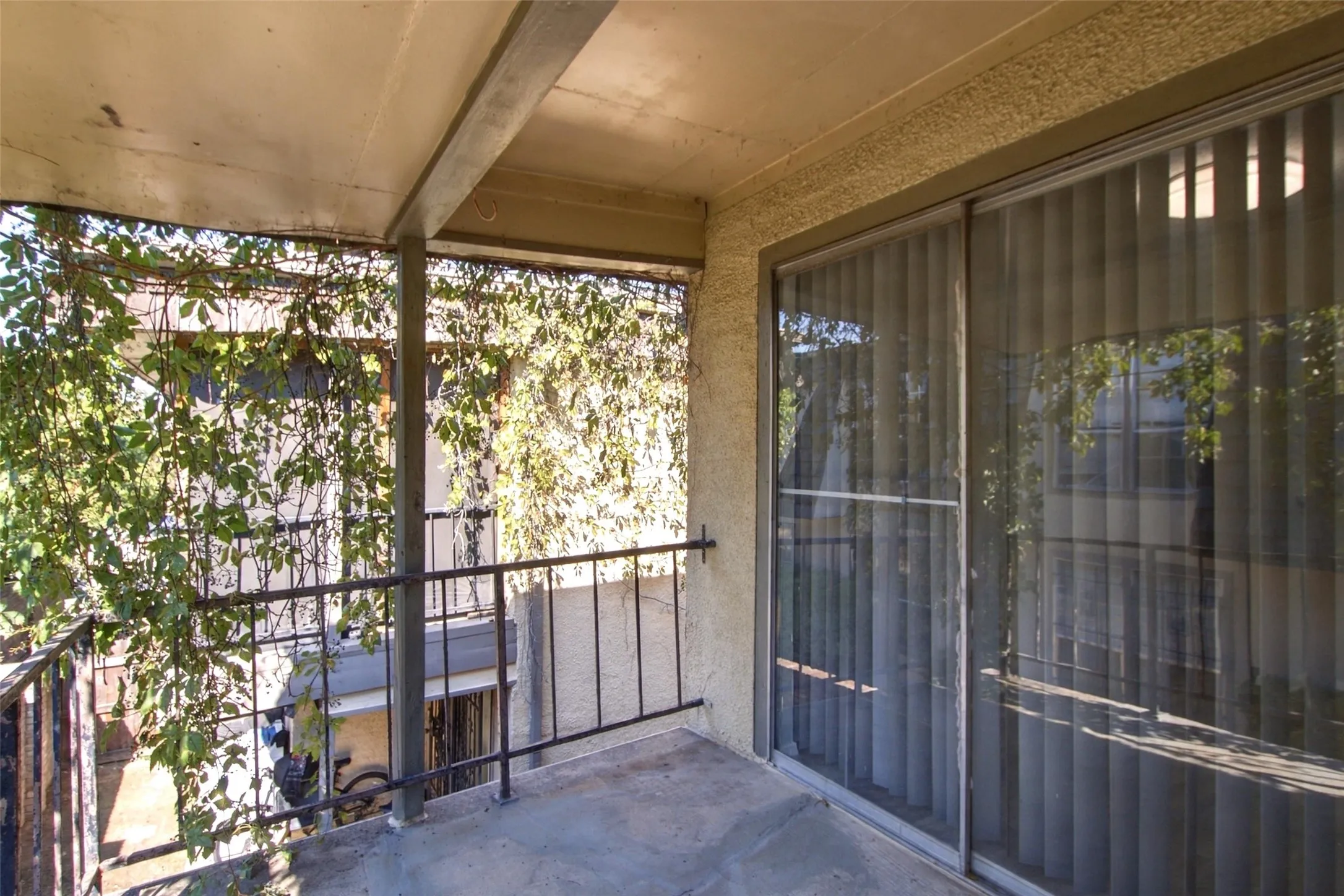 Condominium For Rent in Dallas County , 8560 Park Lane #50, Dallas, Texas 75231, 3 Bedroom, 2 Bathroom, Garage spaces, 1,310 Sqft, built in 1974, mls#21409576, Real Estate Agent in Dallas, Homes For Rent in Dallas county, Homes For Rent in Dallas, Realtor in Dallas Texas, Real Estate Brokerage Independent Realty Texas, Luminita Cordes Realtor