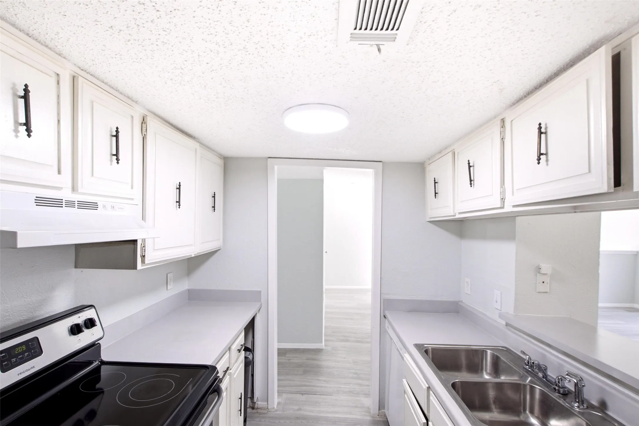 Condominium For Rent in Dallas County , 8560 Park Lane #50, Dallas, Texas 75231, 3 Bedroom, 2 Bathroom, Garage spaces, 1,310 Sqft, built in 1974, mls#21409576, Real Estate Agent in Dallas, Homes For Rent in Dallas county, Homes For Rent in Dallas, Realtor in Dallas Texas, Real Estate Brokerage Independent Realty Texas, Luminita Cordes Realtor