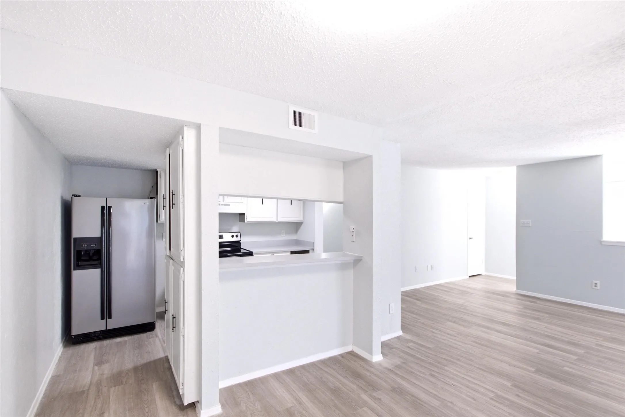 Condominium For Rent in Dallas County , 8560 Park Lane #50, Dallas, Texas 75231, 3 Bedroom, 2 Bathroom, Garage spaces, 1,310 Sqft, built in 1974, mls#21409576, Real Estate Agent in Dallas, Homes For Rent in Dallas county, Homes For Rent in Dallas, Realtor in Dallas Texas, Real Estate Brokerage Independent Realty Texas, Luminita Cordes Realtor