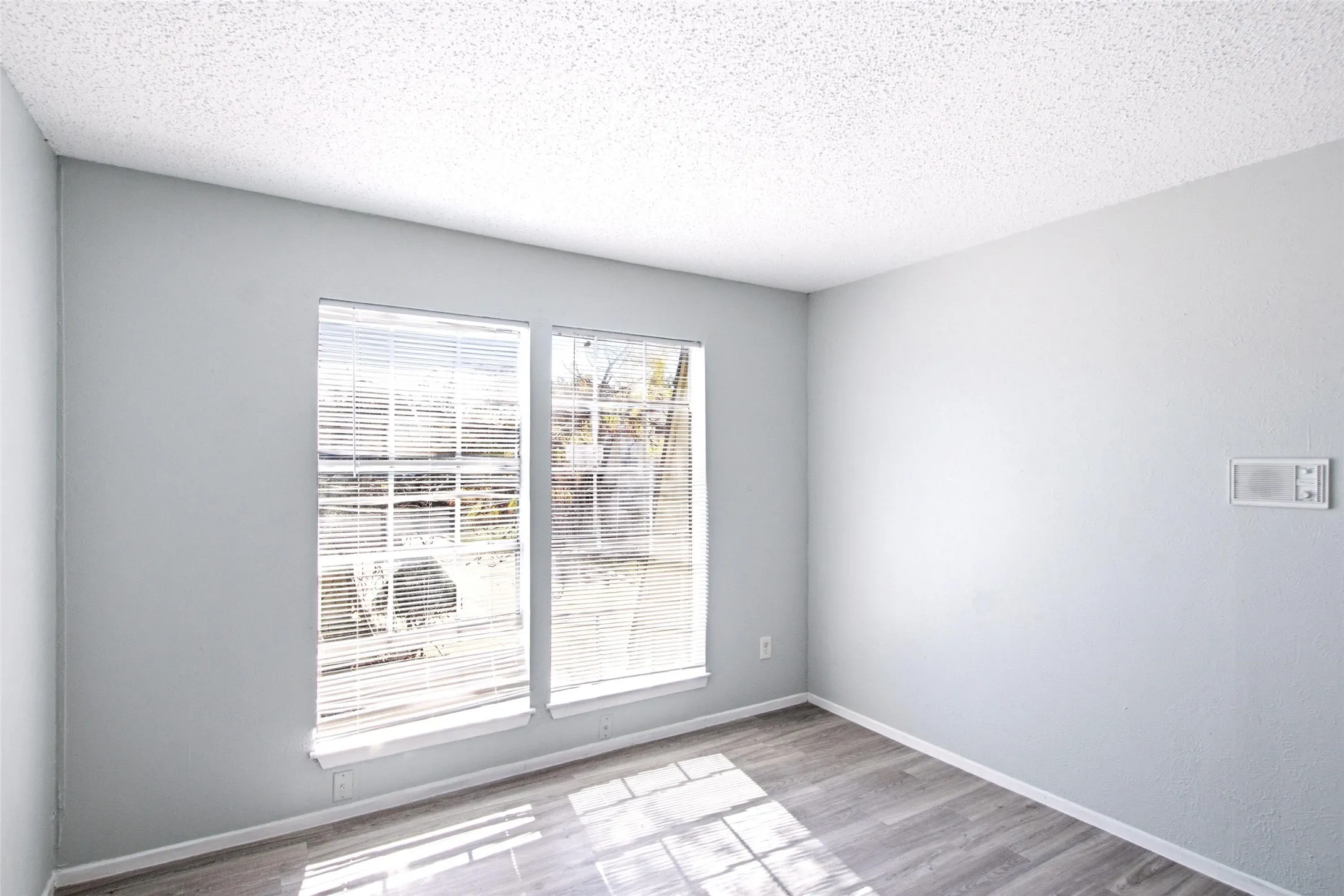Condominium For Rent in Dallas County , 8560 Park Lane #50, Dallas, Texas 75231, 3 Bedroom, 2 Bathroom, Garage spaces, 1,310 Sqft, built in 1974, mls#21409576, Real Estate Agent in Dallas, Homes For Rent in Dallas county, Homes For Rent in Dallas, Realtor in Dallas Texas, Real Estate Brokerage Independent Realty Texas, Luminita Cordes Realtor