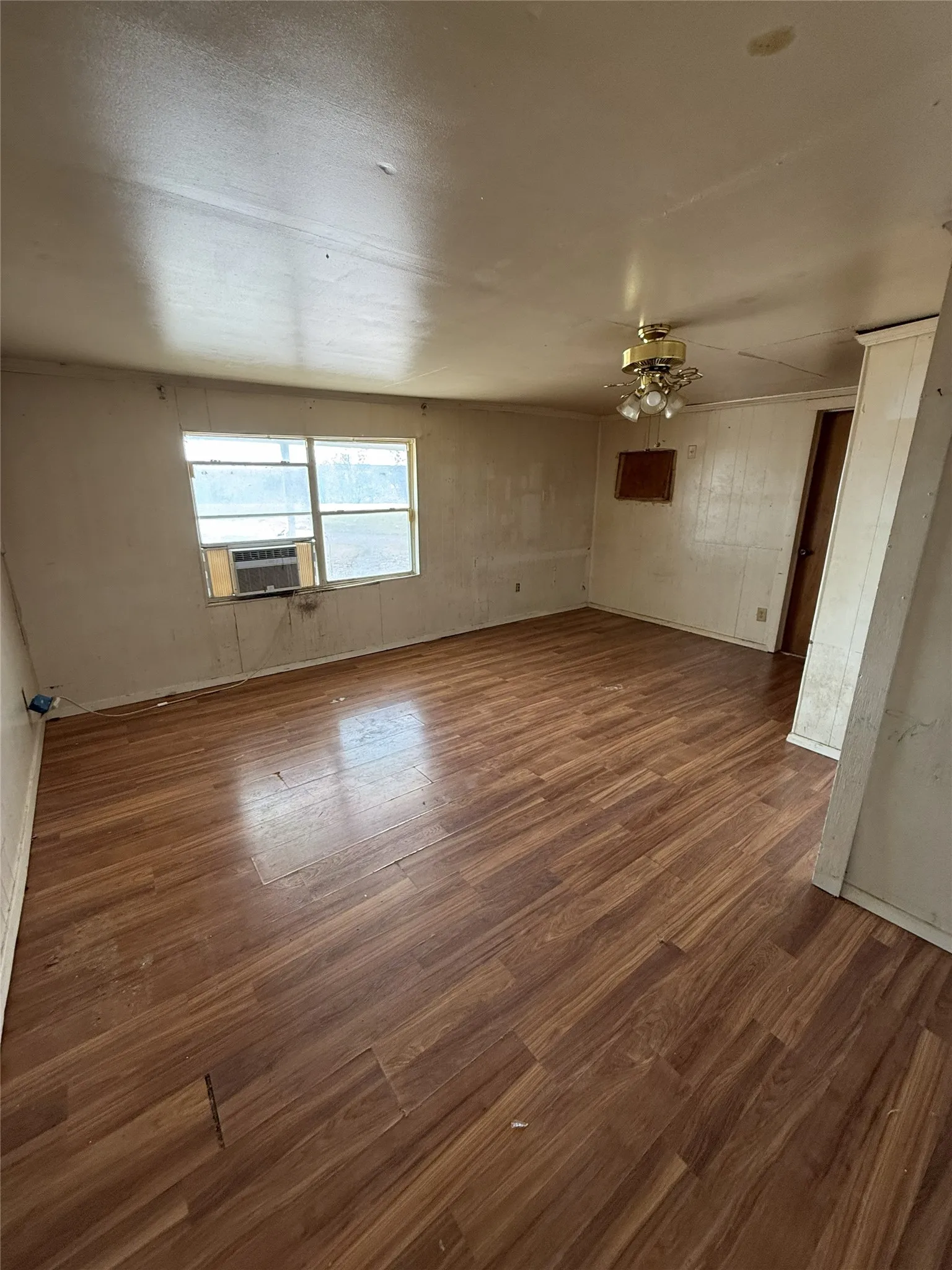 Single Family Residence For Sale in Mc Lennan County , 11305 Wortham Bend Road, Waco, Texas 76708, 4 Bedroom, 2 Bathroom, Garage spaces, 2,106 Sqft, built in 1960, mls#21409541, Real Estate Agent in Waco, Homes For Sale in Mc Lennan county, Homes For Sale in Waco, Realtor in Waco Texas, Real Estate Brokerage Independent Realty Texas, Luminita Cordes Realtor