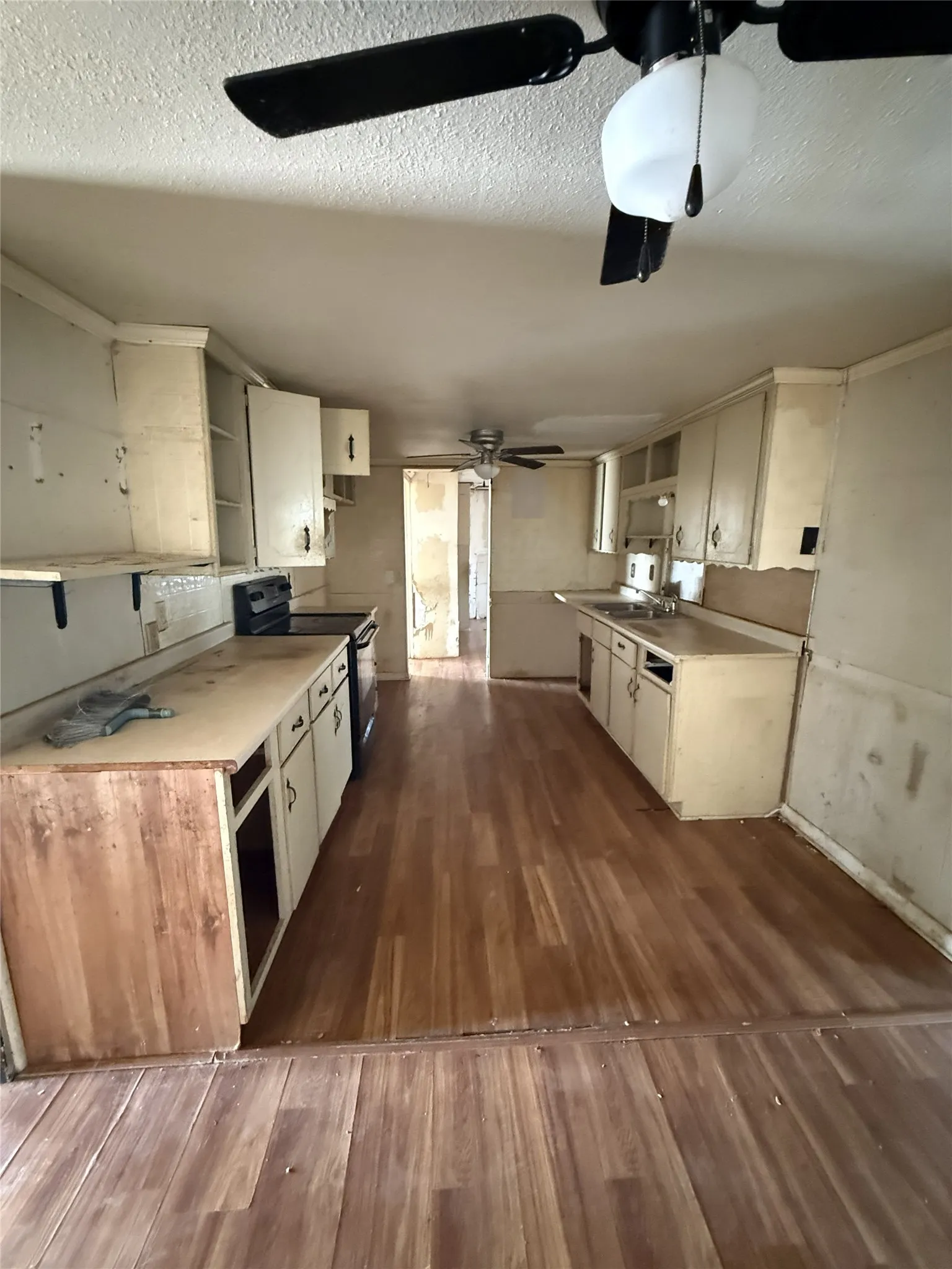 Single Family Residence For Sale in Mc Lennan County , 11305 Wortham Bend Road, Waco, Texas 76708, 4 Bedroom, 2 Bathroom, Garage spaces, 2,106 Sqft, built in 1960, mls#21409541, Real Estate Agent in Waco, Homes For Sale in Mc Lennan county, Homes For Sale in Waco, Realtor in Waco Texas, Real Estate Brokerage Independent Realty Texas, Luminita Cordes Realtor