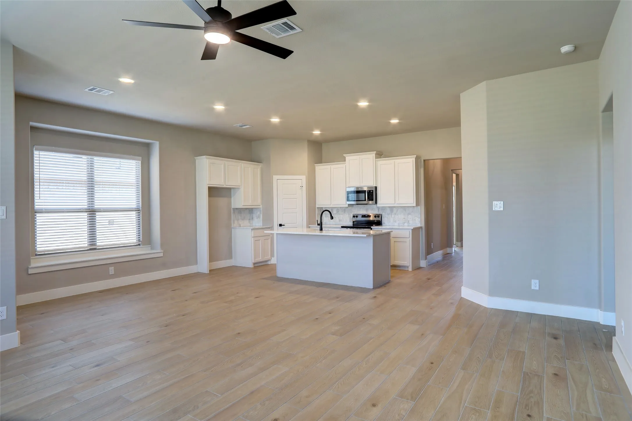 Single Family Residence For Sale in Collin County , 204 Pennington Road, Josephine, Texas 75173, 4 Bedroom, 2 Bathroom, 3 Garage spaces, 1,839 Sqft, built in 2025, mls#21405252, Real Estate Agent in Josephine, Homes For Sale in Collin county, Homes For Sale in Josephine, Realtor in Josephine Texas, Real Estate Brokerage Independent Realty Texas, Luminita Cordes Realtor