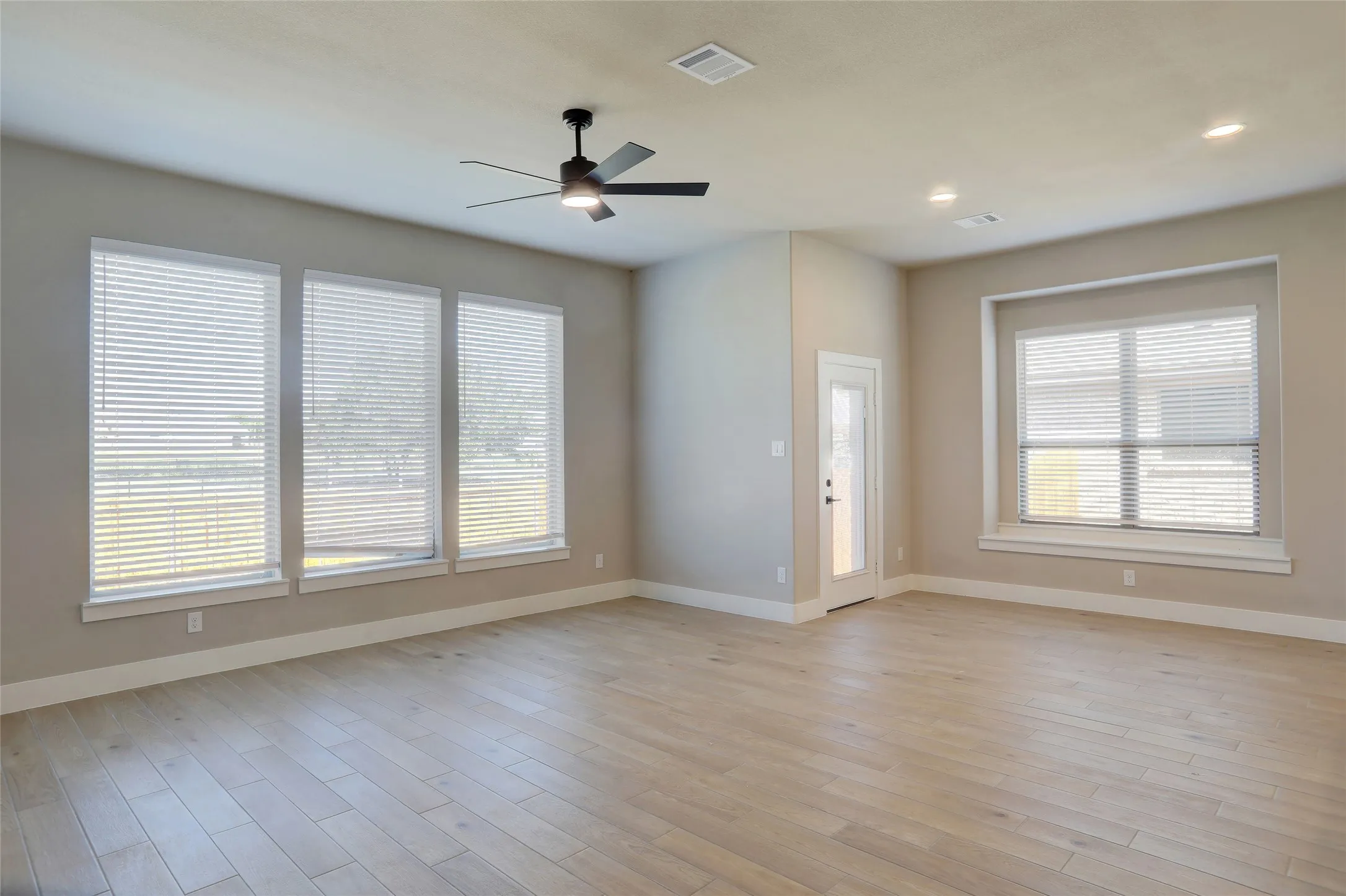 Single Family Residence For Sale in Collin County , 204 Pennington Road, Josephine, Texas 75173, 4 Bedroom, 2 Bathroom, 3 Garage spaces, 1,839 Sqft, built in 2025, mls#21405252, Real Estate Agent in Josephine, Homes For Sale in Collin county, Homes For Sale in Josephine, Realtor in Josephine Texas, Real Estate Brokerage Independent Realty Texas, Luminita Cordes Realtor