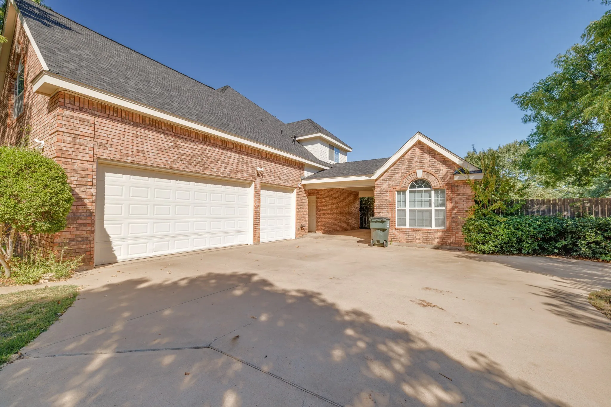 Single Family Residence For Sale in Taylor County , 1949 Cynthia Court, Abilene, Texas 79602, 5 Bedroom, 5 Bathroom, 3 Garage spaces, 3,850 Sqft, built in 2003, mls#21403808, Real Estate Agent in Abilene, Homes For Sale in Taylor county, Homes For Sale in Abilene, Realtor in Abilene Texas, Real Estate Brokerage Independent Realty Texas, Luminita Cordes Realtor
