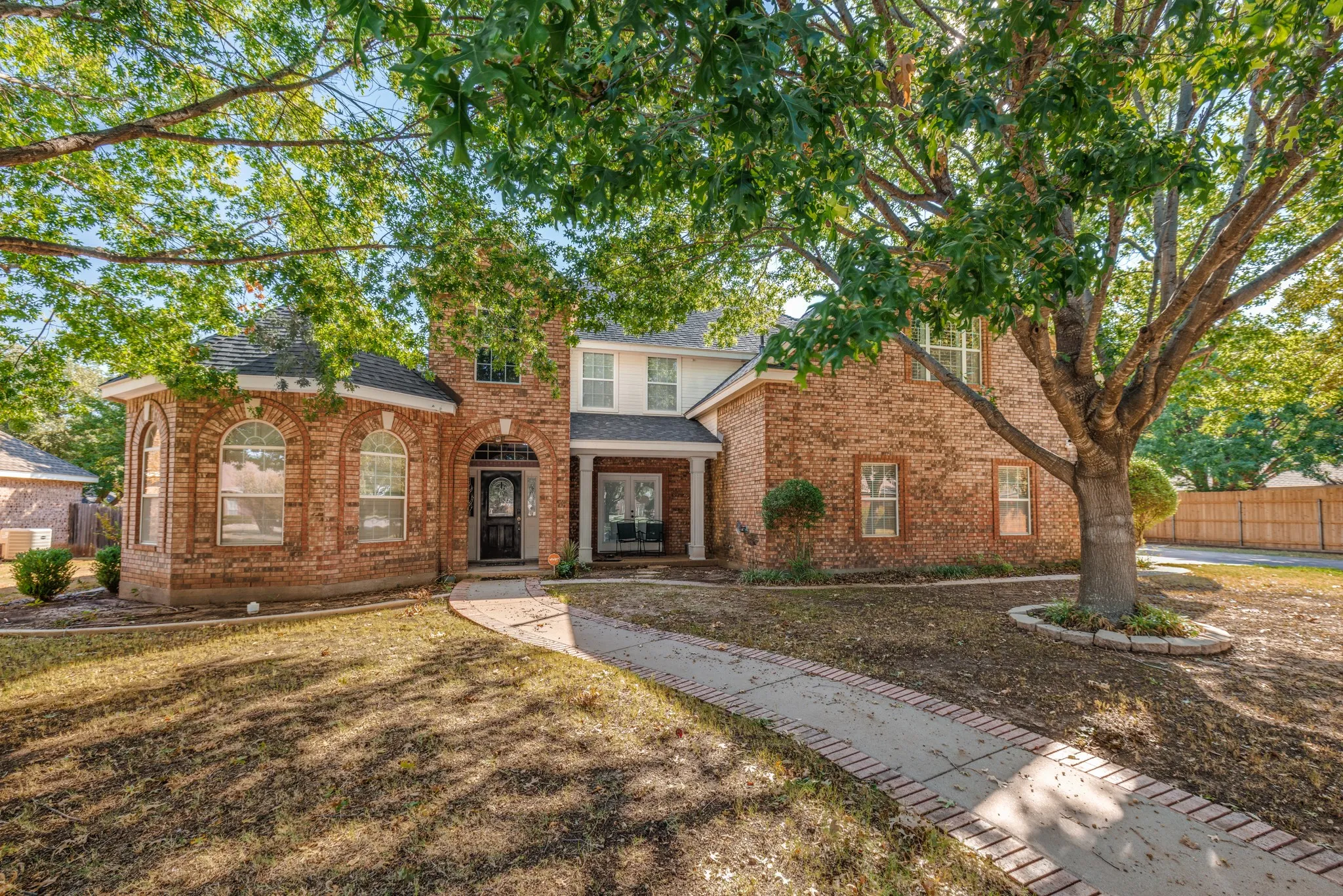 Single Family Residence For Sale in Taylor County , 1949 Cynthia Court, Abilene, Texas 79602, 5 Bedroom, 5 Bathroom, 3 Garage spaces, 3,850 Sqft, built in 2003, mls#21403808, Real Estate Agent in Abilene, Homes For Sale in Taylor county, Homes For Sale in Abilene, Realtor in Abilene Texas, Real Estate Brokerage Independent Realty Texas, Luminita Cordes Realtor
