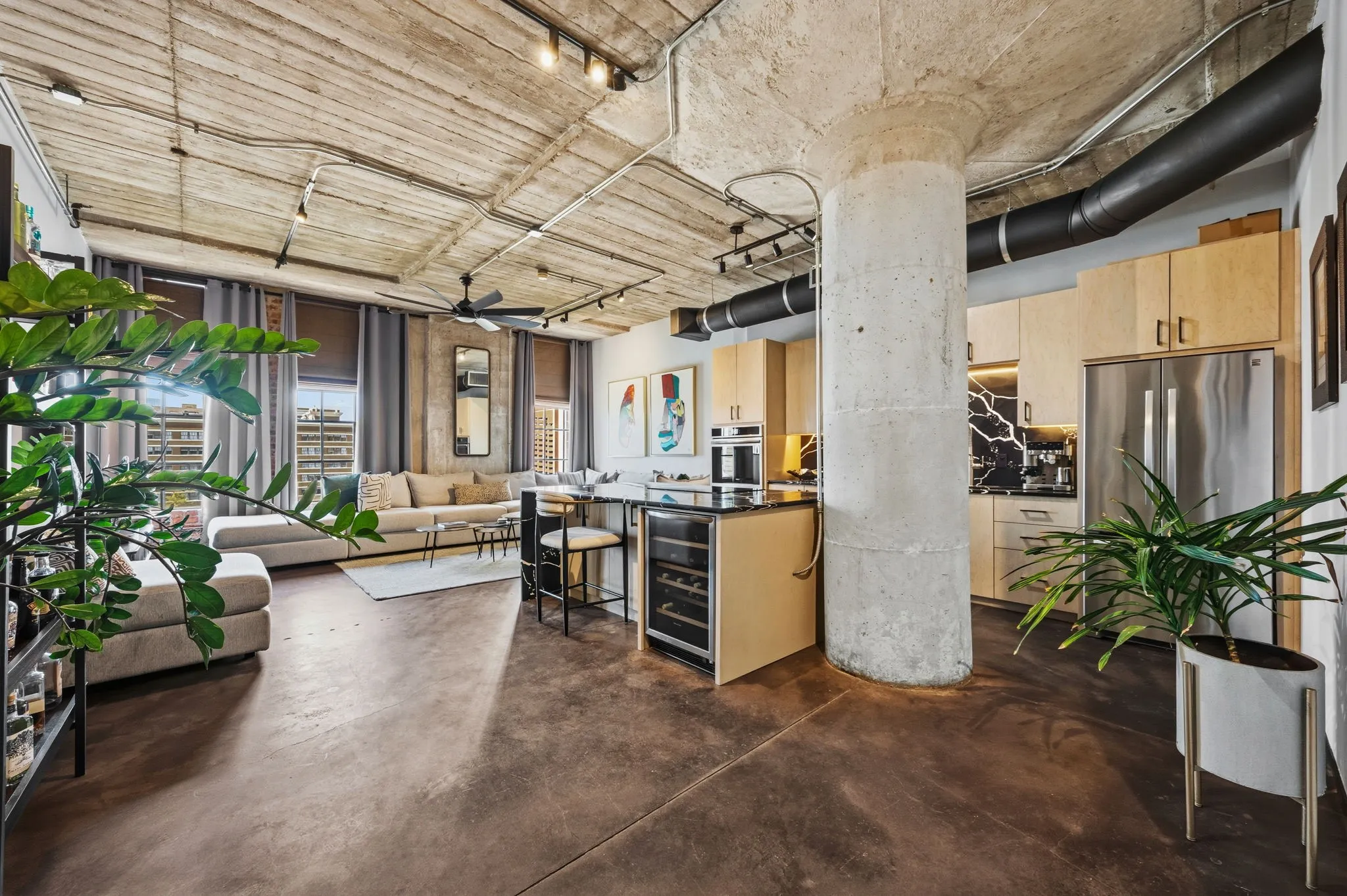 Condominium For Sale in Dallas County , 1122 Jackson Street 609, Dallas, Texas 75202, 1 Bedroom, 1 Bathroom, 1 Garage spaces, 1,111 Sqft, built in 1925, mls#21408754, Real Estate Agent in Dallas, Homes For Sale in Dallas county, Homes For Sale in Dallas, Realtor in Dallas Texas, Real Estate Brokerage Independent Realty Texas, Luminita Cordes Realtor