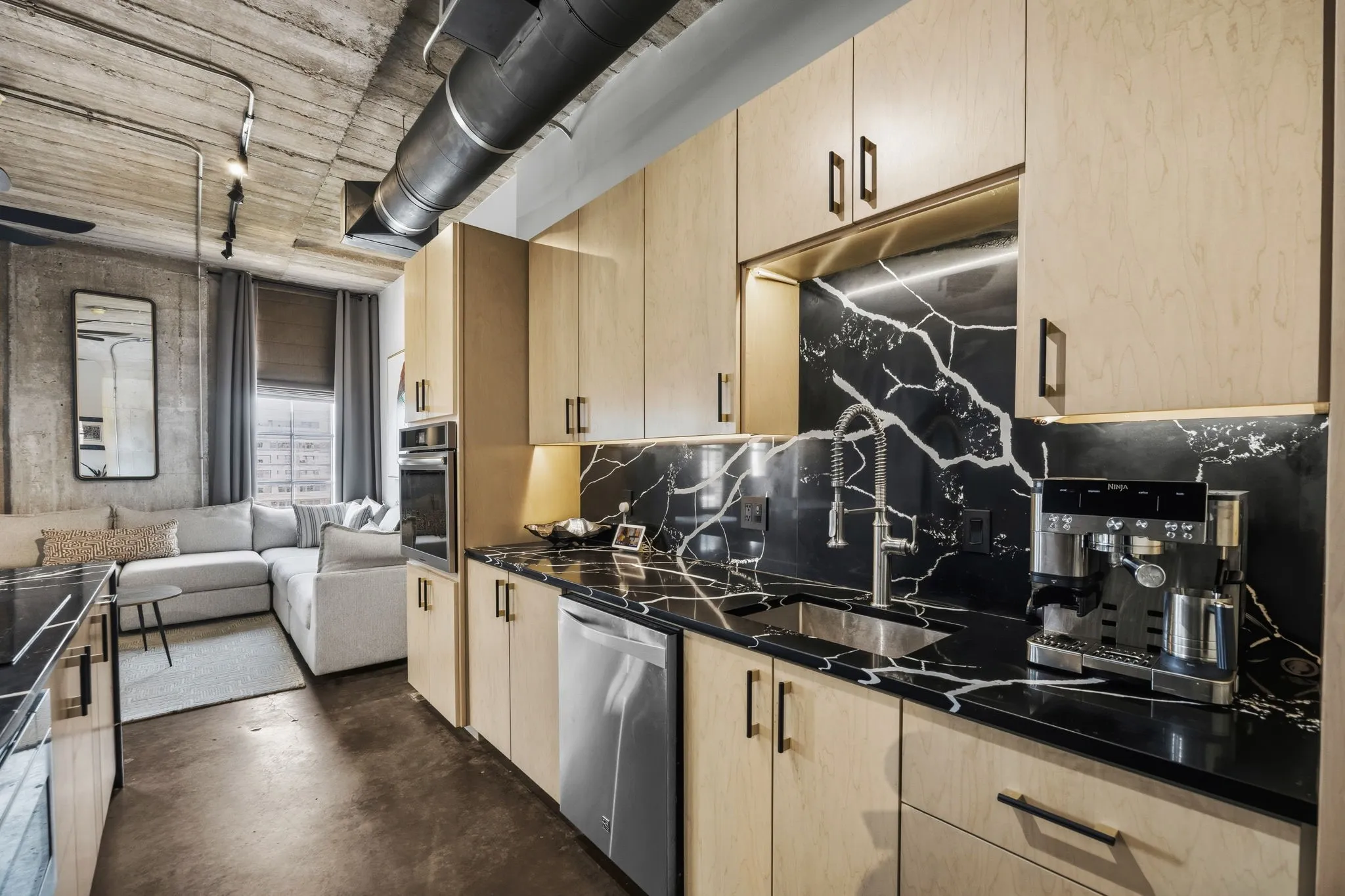 Condominium For Sale in Dallas County , 1122 Jackson Street 609, Dallas, Texas 75202, 1 Bedroom, 1 Bathroom, 1 Garage spaces, 1,111 Sqft, built in 1925, mls#21408754, Real Estate Agent in Dallas, Homes For Sale in Dallas county, Homes For Sale in Dallas, Realtor in Dallas Texas, Real Estate Brokerage Independent Realty Texas, Luminita Cordes Realtor