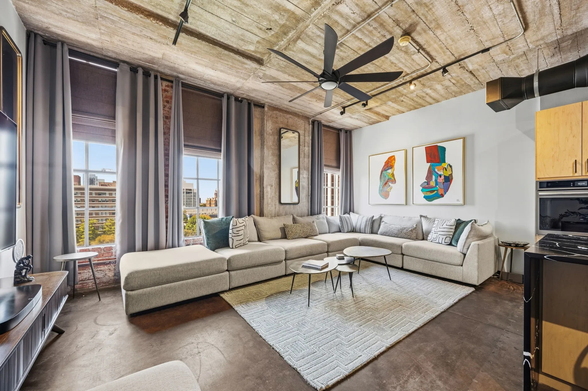 Condominium For Sale in Dallas County , 1122 Jackson Street 609, Dallas, Texas 75202, 1 Bedroom, 1 Bathroom, 1 Garage spaces, 1,111 Sqft, built in 1925, mls#21408754, Real Estate Agent in Dallas, Homes For Sale in Dallas county, Homes For Sale in Dallas, Realtor in Dallas Texas, Real Estate Brokerage Independent Realty Texas, Luminita Cordes Realtor