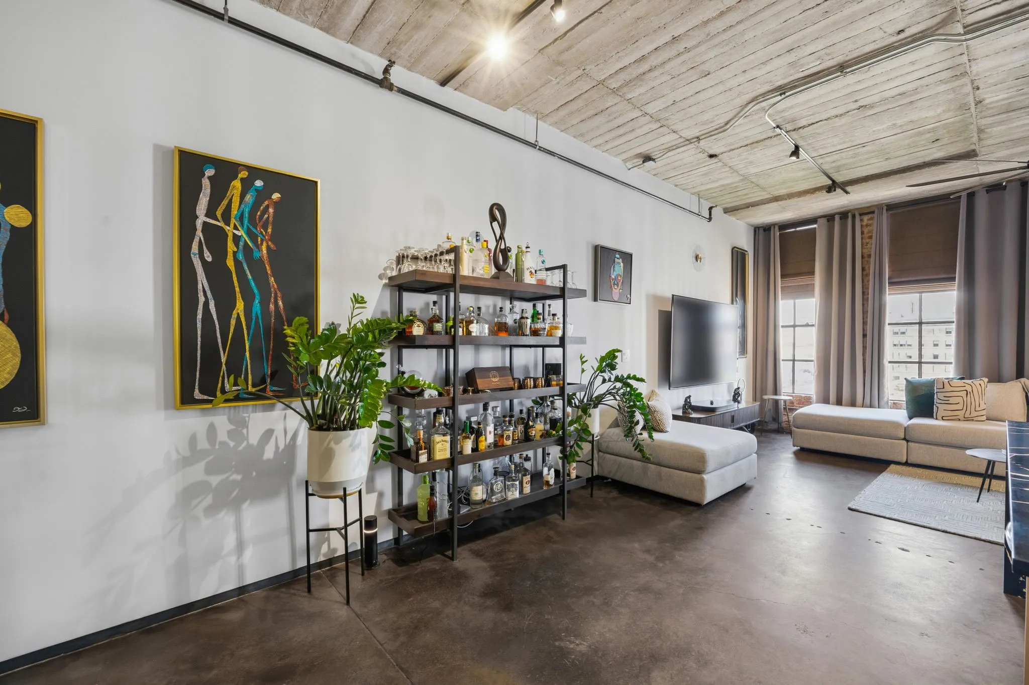 Condominium For Sale in Dallas County , 1122 Jackson Street 609, Dallas, Texas 75202, 1 Bedroom, 1 Bathroom, 1 Garage spaces, 1,111 Sqft, built in 1925, mls#21408754, Real Estate Agent in Dallas, Homes For Sale in Dallas county, Homes For Sale in Dallas, Realtor in Dallas Texas, Real Estate Brokerage Independent Realty Texas, Luminita Cordes Realtor