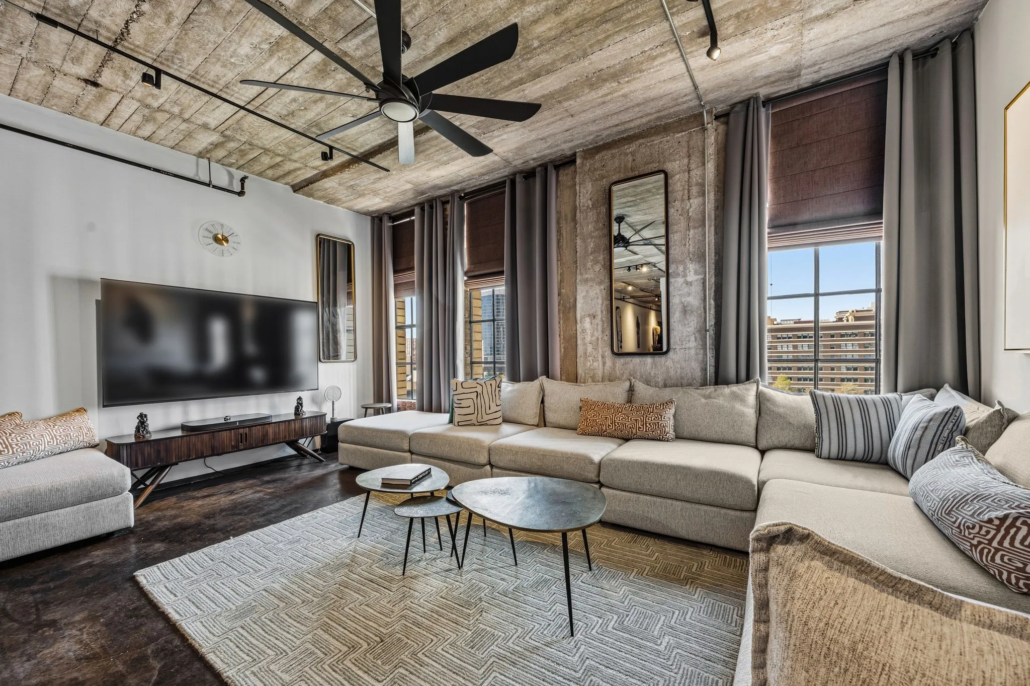 Condominium For Sale in Dallas County , 1122 Jackson Street 609, Dallas, Texas 75202, 1 Bedroom, 1 Bathroom, 1 Garage spaces, 1,111 Sqft, built in 1925, mls#21408754, Real Estate Agent in Dallas, Homes For Sale in Dallas county, Homes For Sale in Dallas, Realtor in Dallas Texas, Real Estate Brokerage Independent Realty Texas, Luminita Cordes Realtor