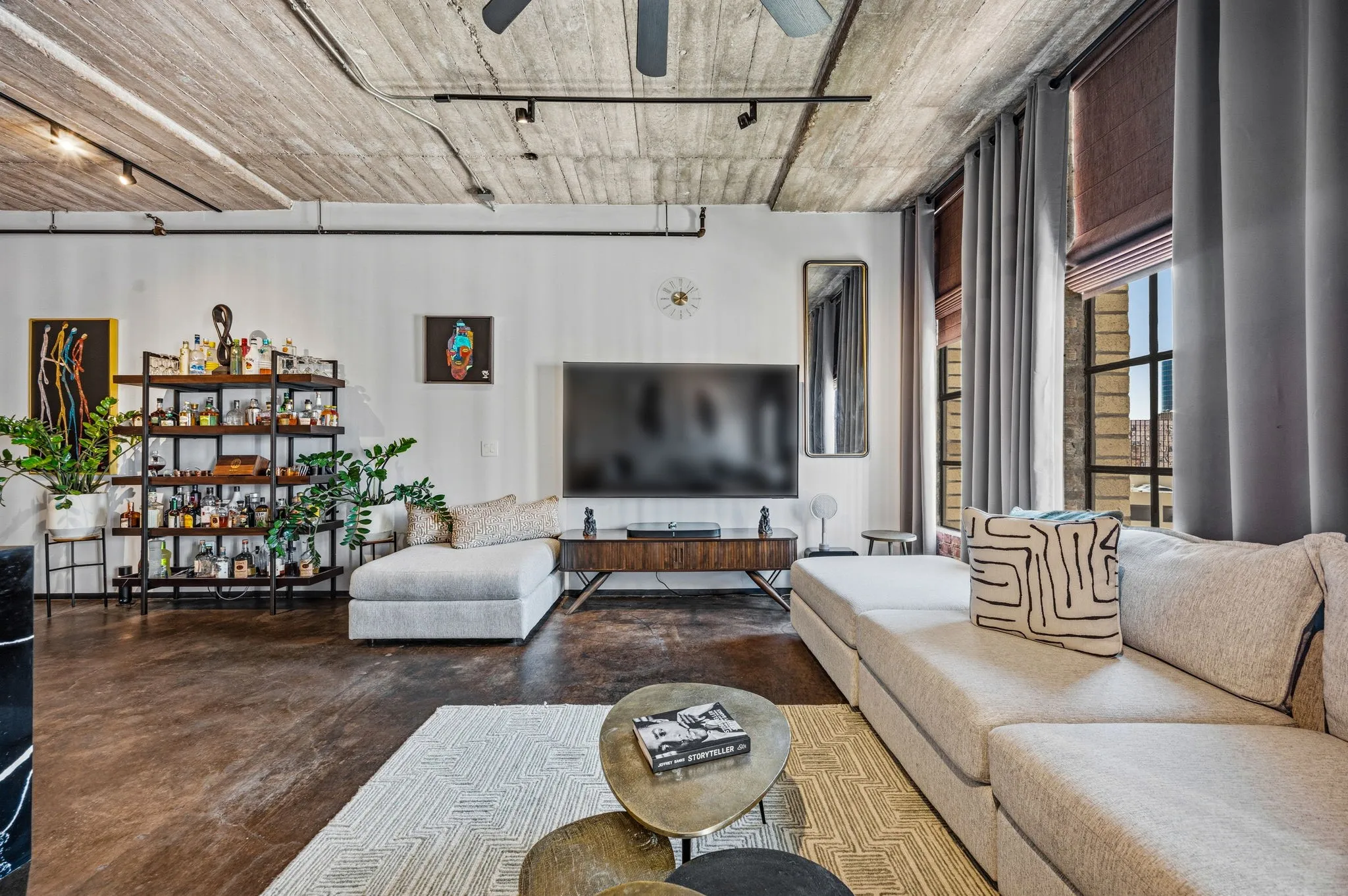 Condominium For Sale in Dallas County , 1122 Jackson Street 609, Dallas, Texas 75202, 1 Bedroom, 1 Bathroom, 1 Garage spaces, 1,111 Sqft, built in 1925, mls#21408754, Real Estate Agent in Dallas, Homes For Sale in Dallas county, Homes For Sale in Dallas, Realtor in Dallas Texas, Real Estate Brokerage Independent Realty Texas, Luminita Cordes Realtor