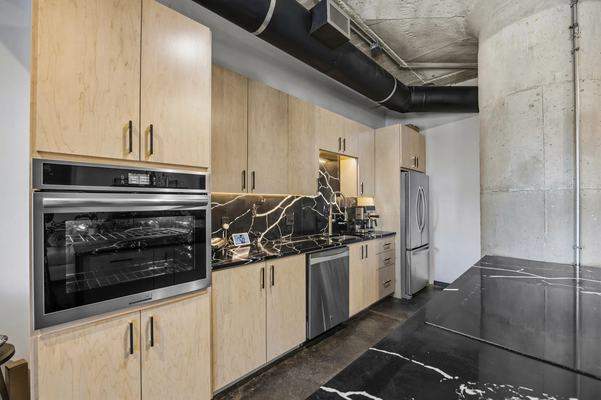 Condominium For Sale in Dallas County , 1122 Jackson Street 609, Dallas, Texas 75202, 1 Bedroom, 1 Bathroom, 1 Garage spaces, 1,111 Sqft, built in 1925, mls#21408754, Real Estate Agent in Dallas, Homes For Sale in Dallas county, Homes For Sale in Dallas, Realtor in Dallas Texas, Real Estate Brokerage Independent Realty Texas, Luminita Cordes Realtor