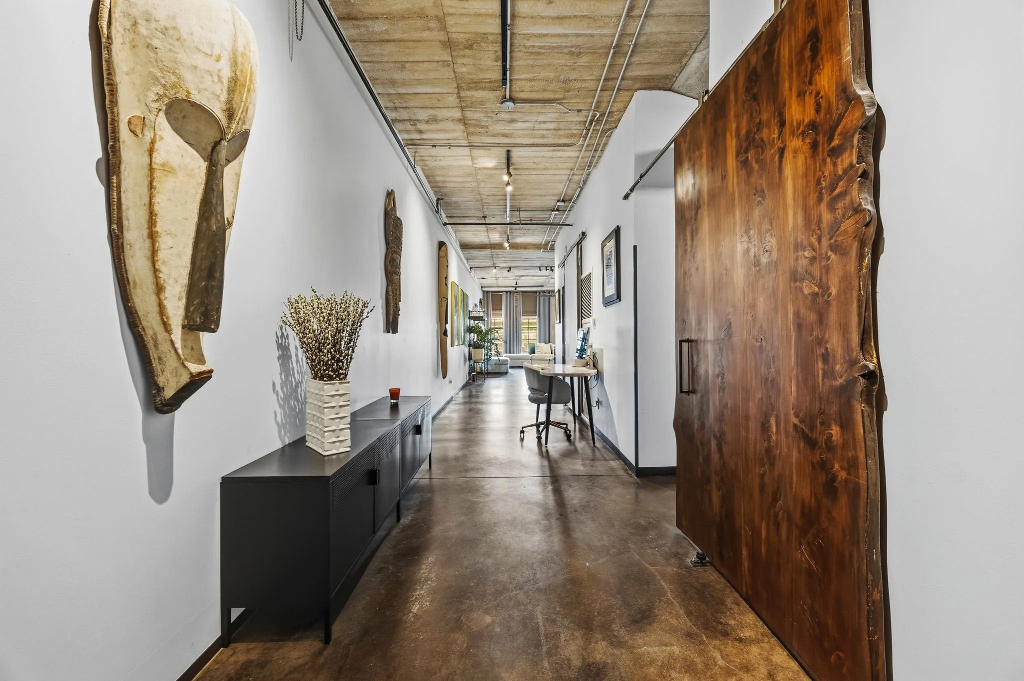 Condominium For Sale in Dallas County , 1122 Jackson Street 609, Dallas, Texas 75202, 1 Bedroom, 1 Bathroom, 1 Garage spaces, 1,111 Sqft, built in 1925, mls#21408754, Real Estate Agent in Dallas, Homes For Sale in Dallas county, Homes For Sale in Dallas, Realtor in Dallas Texas, Real Estate Brokerage Independent Realty Texas, Luminita Cordes Realtor