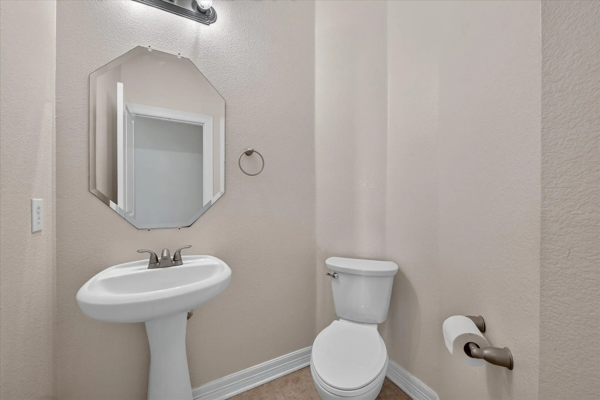 Single Family Residence For Sale in Tarrant County , 7529 Zinnia Lane, Forest Hill, Texas 76140, 4 Bedroom, 4 Bathroom, 3 Garage spaces, 3,301 Sqft, built in 2010, mls#21405573, Real Estate Agent in Forest Hill, Homes For Sale in Tarrant county, Homes For Sale in Forest Hill, Realtor in Forest Hill Texas, Real Estate Brokerage Independent Realty Texas, Luminita Cordes Realtor