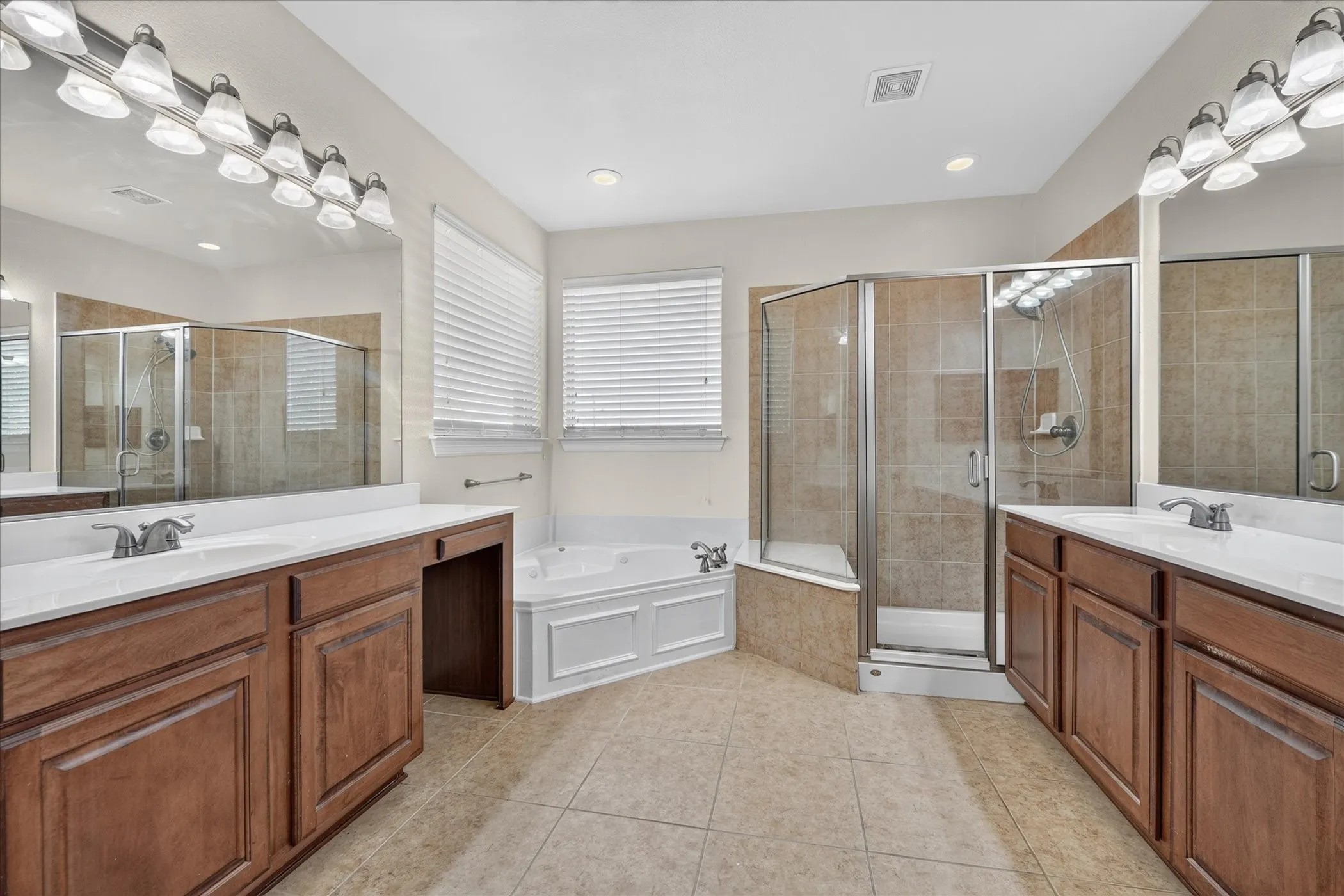 Single Family Residence For Sale in Tarrant County , 7529 Zinnia Lane, Forest Hill, Texas 76140, 4 Bedroom, 4 Bathroom, 3 Garage spaces, 3,301 Sqft, built in 2010, mls#21405573, Real Estate Agent in Forest Hill, Homes For Sale in Tarrant county, Homes For Sale in Forest Hill, Realtor in Forest Hill Texas, Real Estate Brokerage Independent Realty Texas, Luminita Cordes Realtor