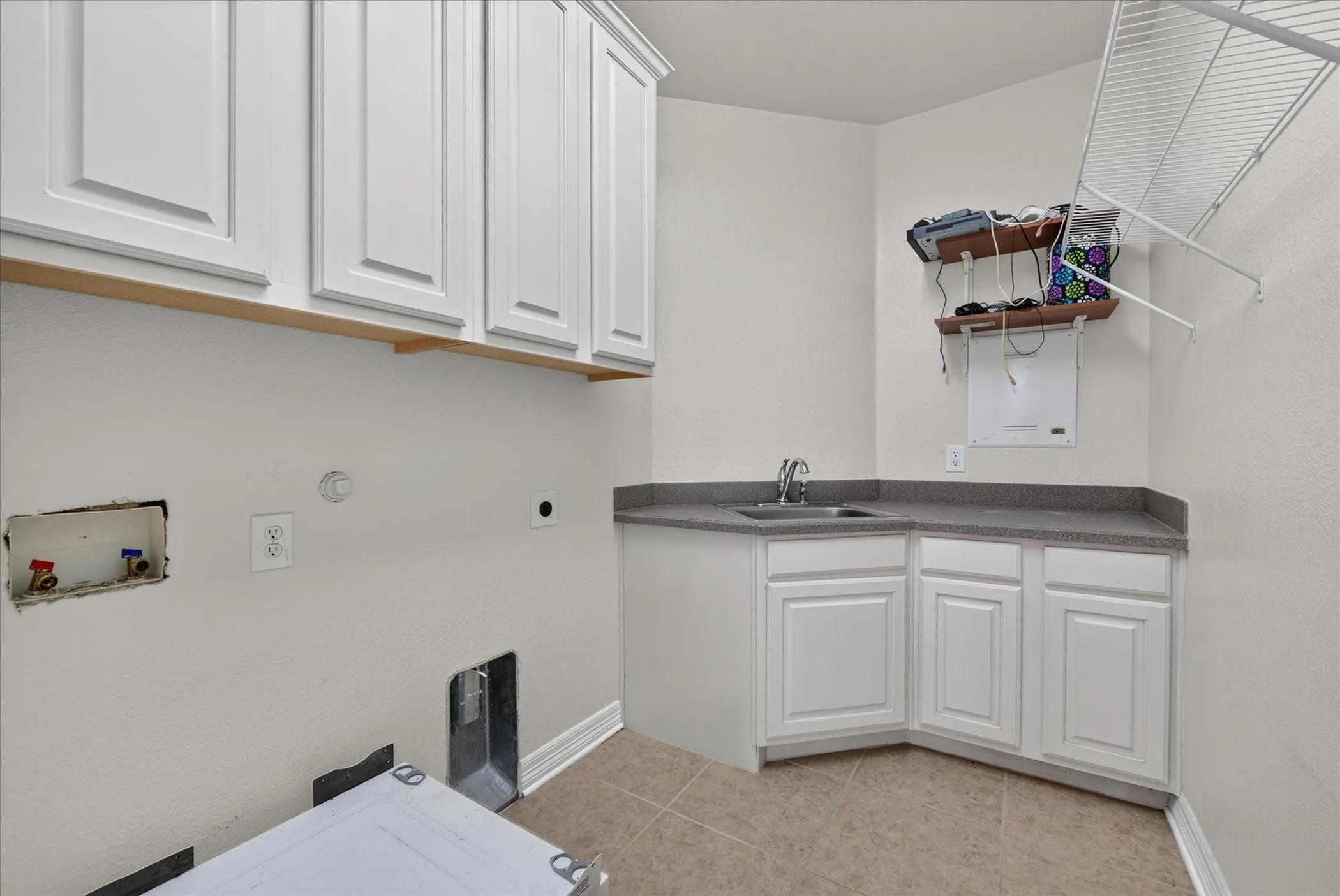Single Family Residence For Sale in Tarrant County , 7529 Zinnia Lane, Forest Hill, Texas 76140, 4 Bedroom, 4 Bathroom, 3 Garage spaces, 3,301 Sqft, built in 2010, mls#21405573, Real Estate Agent in Forest Hill, Homes For Sale in Tarrant county, Homes For Sale in Forest Hill, Realtor in Forest Hill Texas, Real Estate Brokerage Independent Realty Texas, Luminita Cordes Realtor