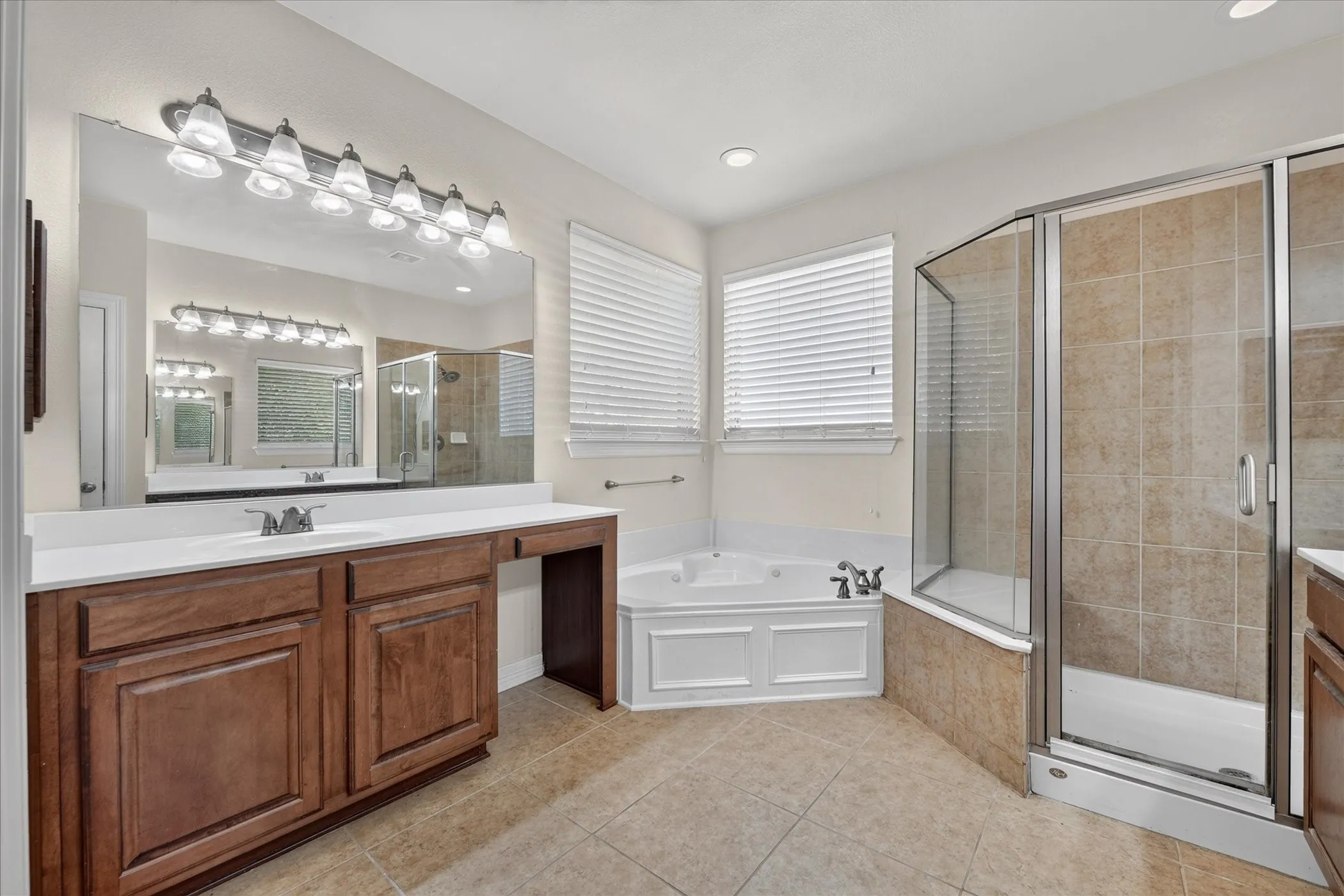 Single Family Residence For Sale in Tarrant County , 7529 Zinnia Lane, Forest Hill, Texas 76140, 4 Bedroom, 4 Bathroom, 3 Garage spaces, 3,301 Sqft, built in 2010, mls#21405573, Real Estate Agent in Forest Hill, Homes For Sale in Tarrant county, Homes For Sale in Forest Hill, Realtor in Forest Hill Texas, Real Estate Brokerage Independent Realty Texas, Luminita Cordes Realtor