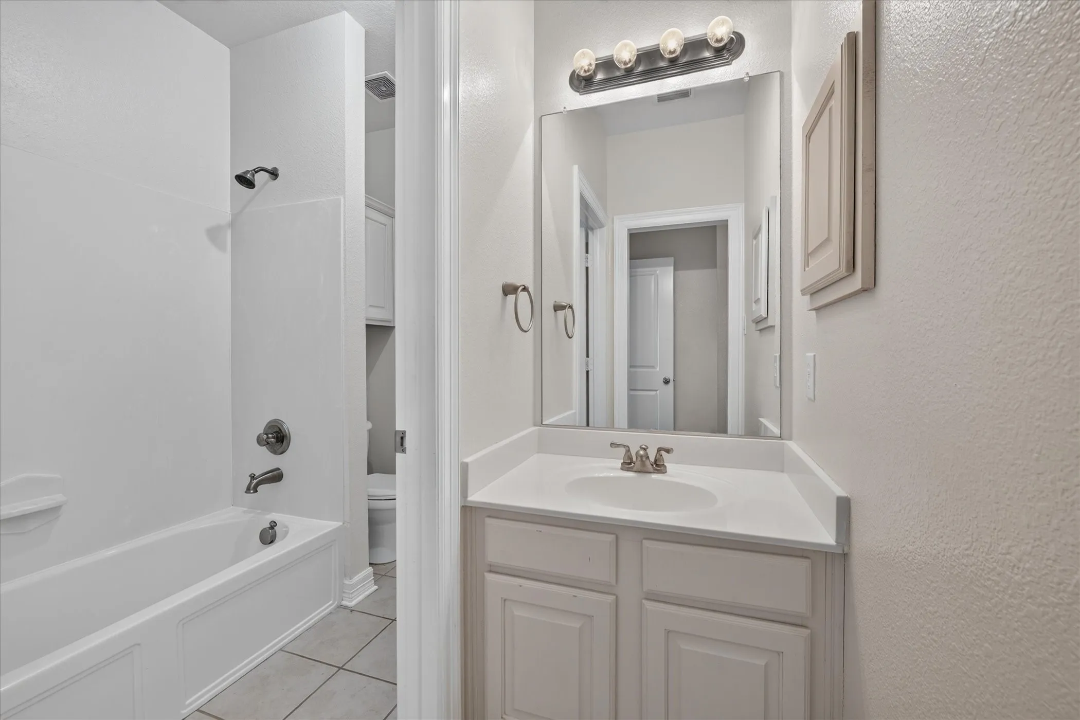 Single Family Residence For Sale in Tarrant County , 7529 Zinnia Lane, Forest Hill, Texas 76140, 4 Bedroom, 4 Bathroom, 3 Garage spaces, 3,301 Sqft, built in 2010, mls#21405573, Real Estate Agent in Forest Hill, Homes For Sale in Tarrant county, Homes For Sale in Forest Hill, Realtor in Forest Hill Texas, Real Estate Brokerage Independent Realty Texas, Luminita Cordes Realtor
