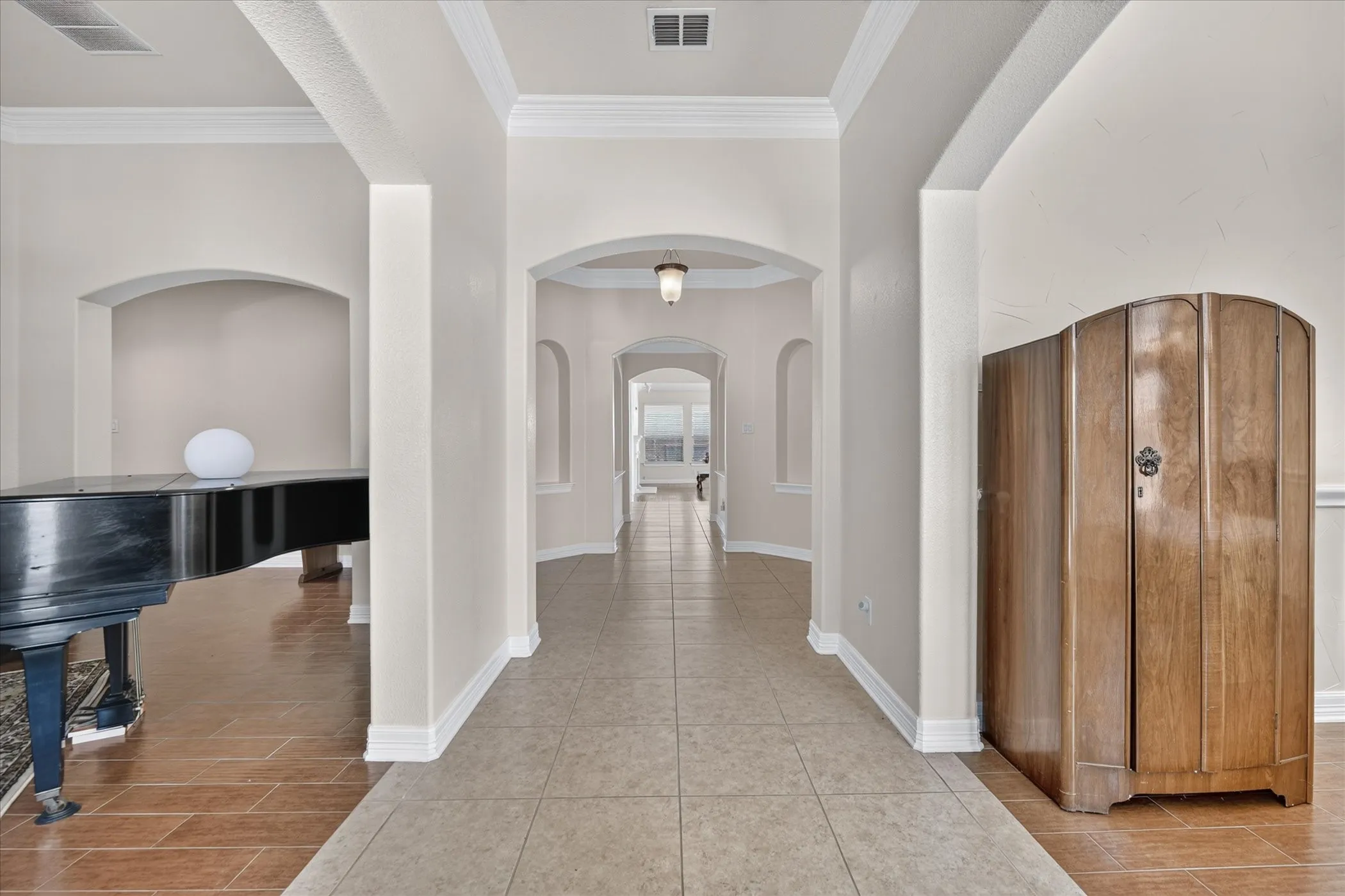 Single Family Residence For Sale in Tarrant County , 7529 Zinnia Lane, Forest Hill, Texas 76140, 4 Bedroom, 4 Bathroom, 3 Garage spaces, 3,301 Sqft, built in 2010, mls#21405573, Real Estate Agent in Forest Hill, Homes For Sale in Tarrant county, Homes For Sale in Forest Hill, Realtor in Forest Hill Texas, Real Estate Brokerage Independent Realty Texas, Luminita Cordes Realtor
