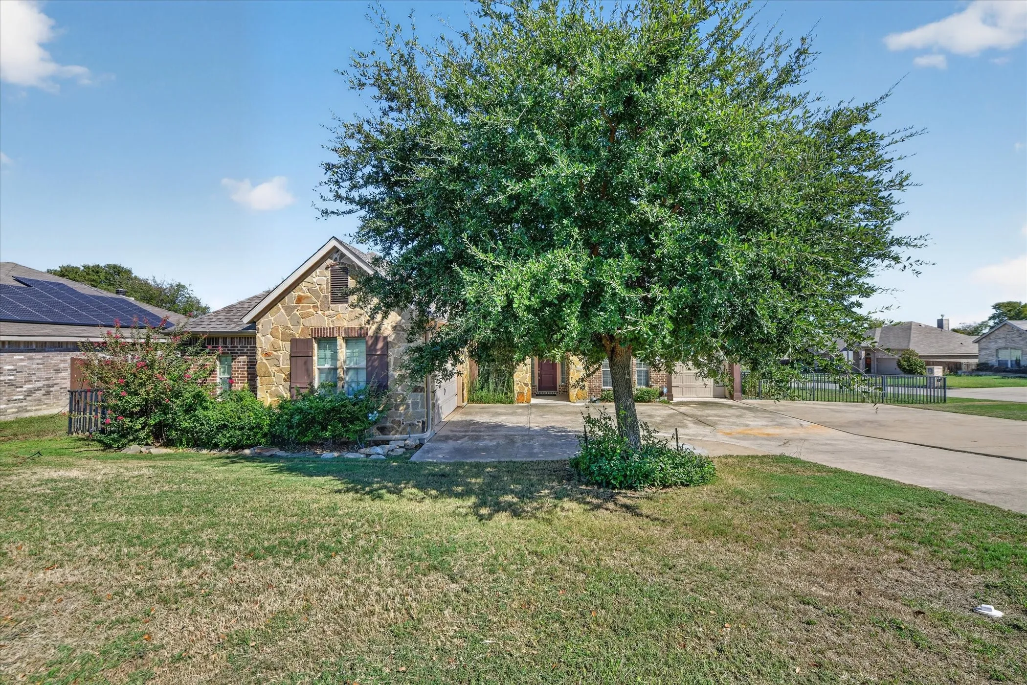 Single Family Residence For Sale in Tarrant County , 7529 Zinnia Lane, Forest Hill, Texas 76140, 4 Bedroom, 4 Bathroom, 3 Garage spaces, 3,301 Sqft, built in 2010, mls#21405573, Real Estate Agent in Forest Hill, Homes For Sale in Tarrant county, Homes For Sale in Forest Hill, Realtor in Forest Hill Texas, Real Estate Brokerage Independent Realty Texas, Luminita Cordes Realtor