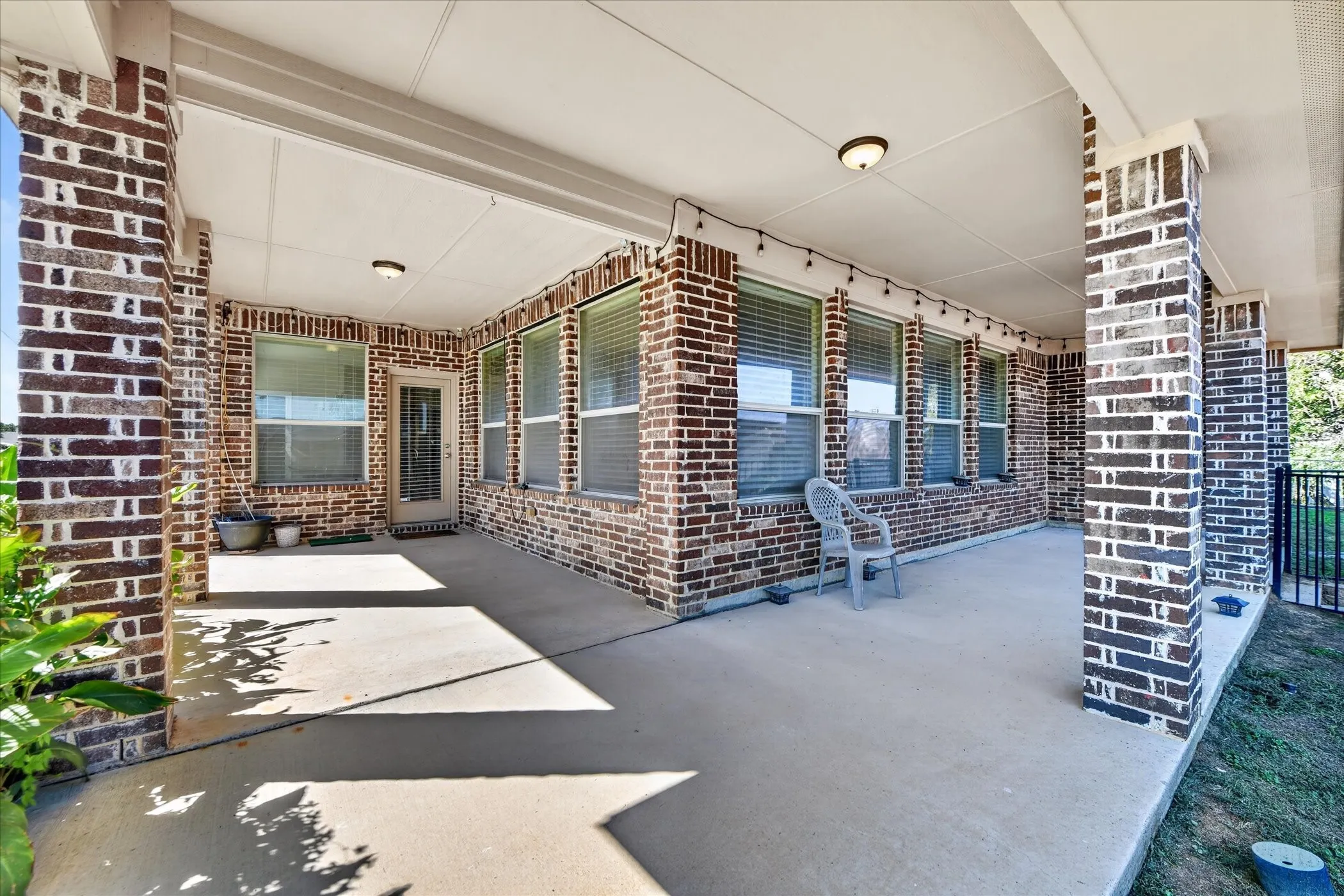 Single Family Residence For Sale in Tarrant County , 7529 Zinnia Lane, Forest Hill, Texas 76140, 4 Bedroom, 4 Bathroom, 3 Garage spaces, 3,301 Sqft, built in 2010, mls#21405573, Real Estate Agent in Forest Hill, Homes For Sale in Tarrant county, Homes For Sale in Forest Hill, Realtor in Forest Hill Texas, Real Estate Brokerage Independent Realty Texas, Luminita Cordes Realtor