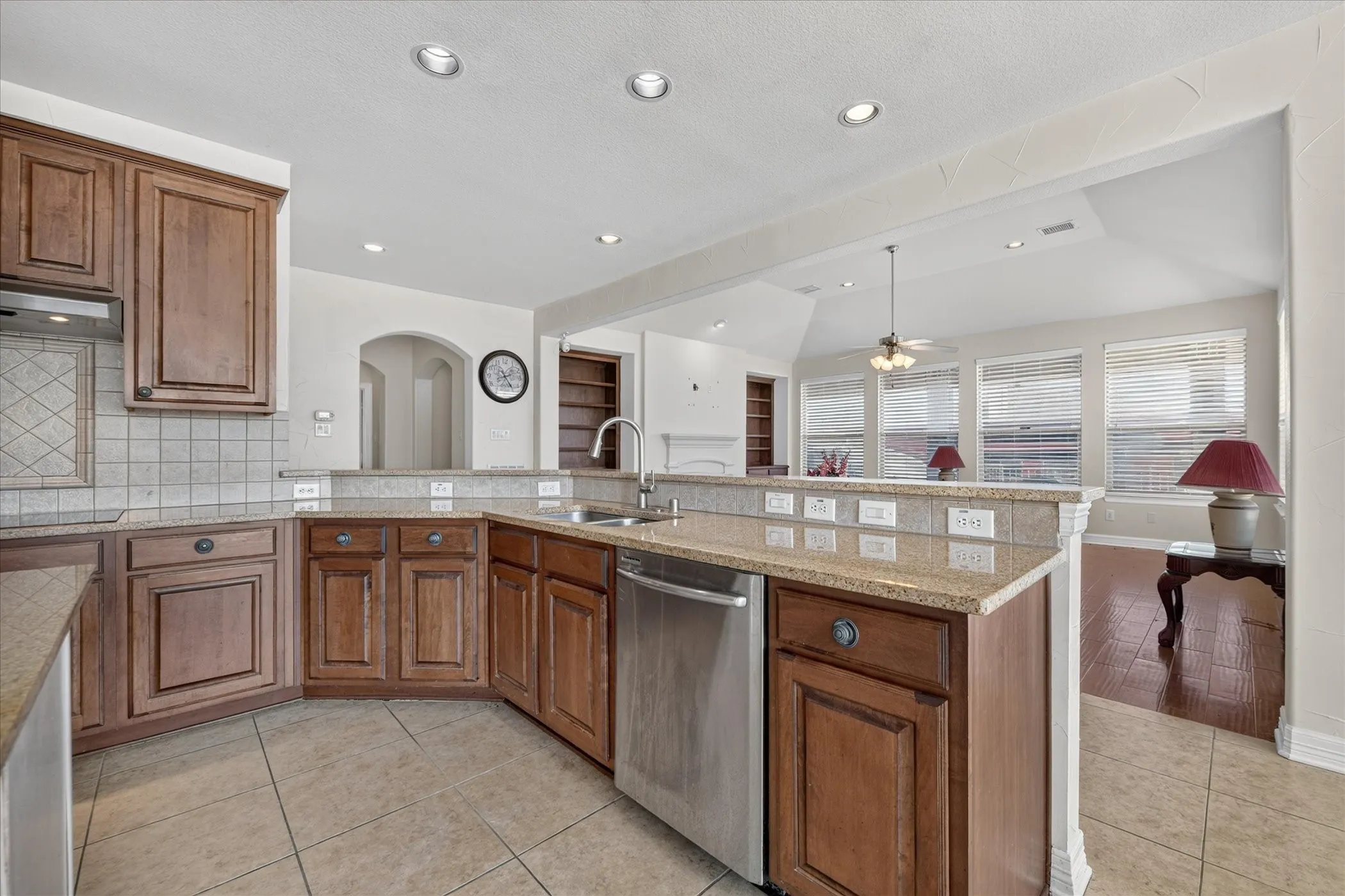 Single Family Residence For Sale in Tarrant County , 7529 Zinnia Lane, Forest Hill, Texas 76140, 4 Bedroom, 4 Bathroom, 3 Garage spaces, 3,301 Sqft, built in 2010, mls#21405573, Real Estate Agent in Forest Hill, Homes For Sale in Tarrant county, Homes For Sale in Forest Hill, Realtor in Forest Hill Texas, Real Estate Brokerage Independent Realty Texas, Luminita Cordes Realtor