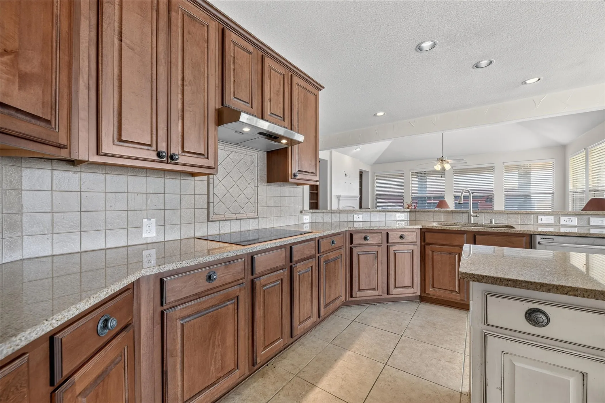 Single Family Residence For Sale in Tarrant County , 7529 Zinnia Lane, Forest Hill, Texas 76140, 4 Bedroom, 4 Bathroom, 3 Garage spaces, 3,301 Sqft, built in 2010, mls#21405573, Real Estate Agent in Forest Hill, Homes For Sale in Tarrant county, Homes For Sale in Forest Hill, Realtor in Forest Hill Texas, Real Estate Brokerage Independent Realty Texas, Luminita Cordes Realtor