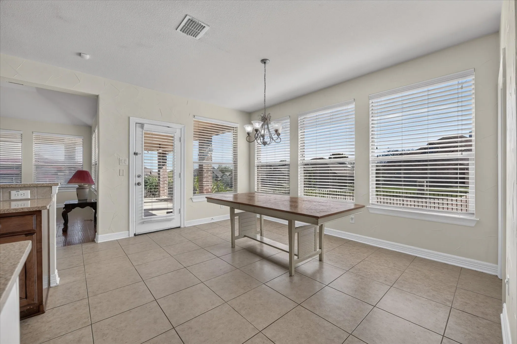 Single Family Residence For Sale in Tarrant County , 7529 Zinnia Lane, Forest Hill, Texas 76140, 4 Bedroom, 4 Bathroom, 3 Garage spaces, 3,301 Sqft, built in 2010, mls#21405573, Real Estate Agent in Forest Hill, Homes For Sale in Tarrant county, Homes For Sale in Forest Hill, Realtor in Forest Hill Texas, Real Estate Brokerage Independent Realty Texas, Luminita Cordes Realtor