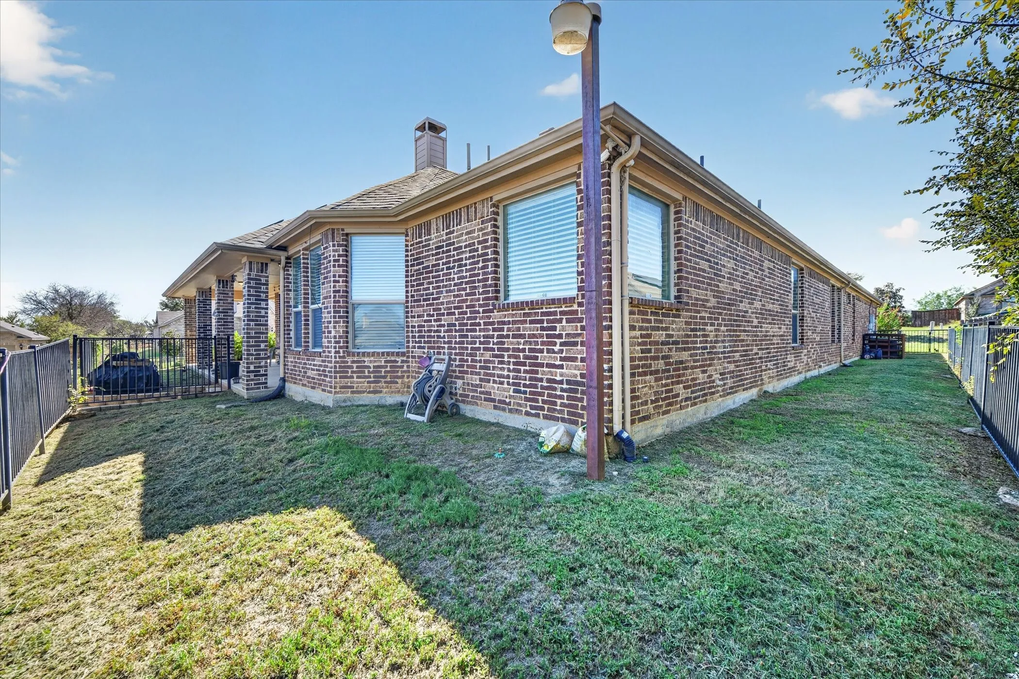 Single Family Residence For Sale in Tarrant County , 7529 Zinnia Lane, Forest Hill, Texas 76140, 4 Bedroom, 4 Bathroom, 3 Garage spaces, 3,301 Sqft, built in 2010, mls#21405573, Real Estate Agent in Forest Hill, Homes For Sale in Tarrant county, Homes For Sale in Forest Hill, Realtor in Forest Hill Texas, Real Estate Brokerage Independent Realty Texas, Luminita Cordes Realtor