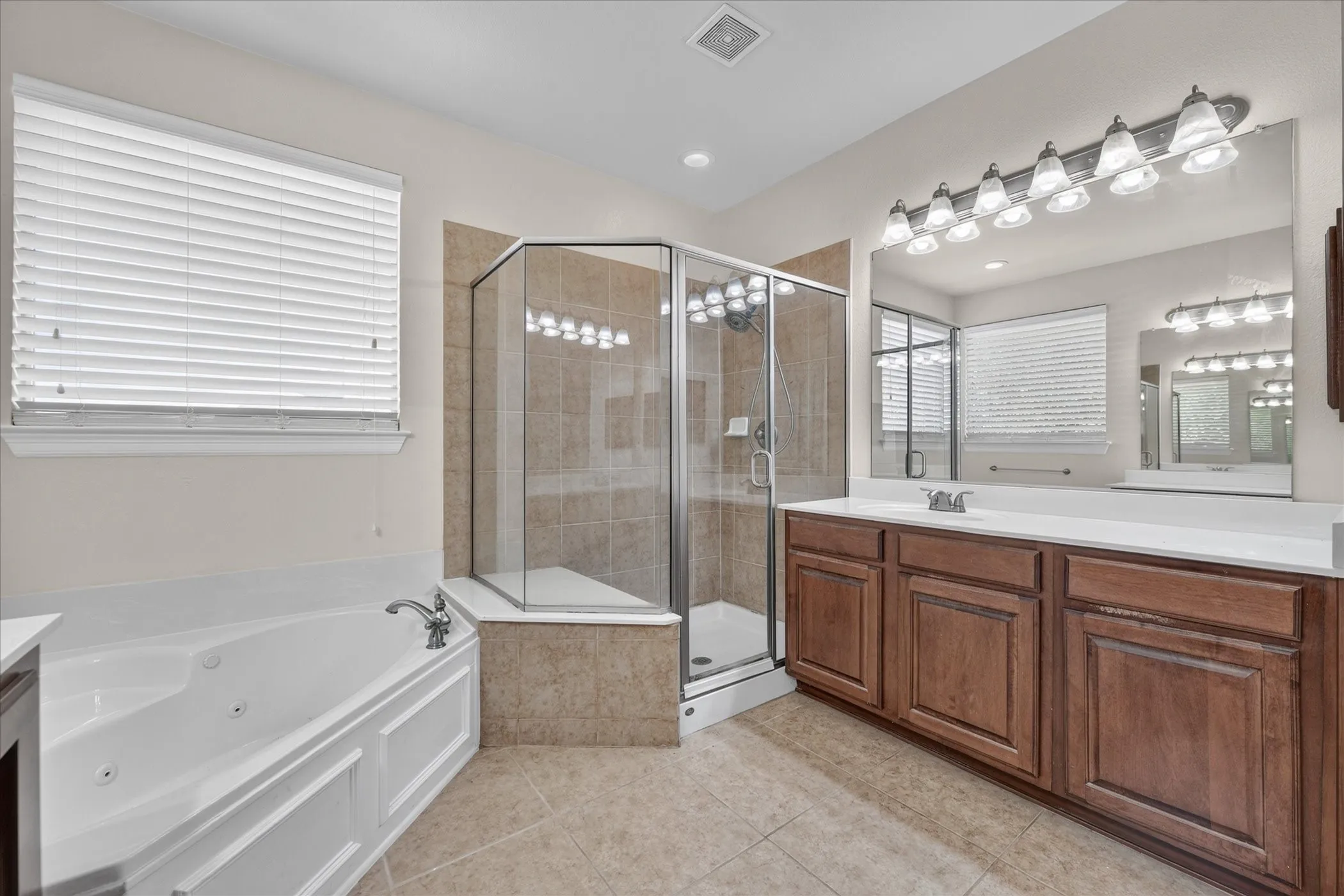 Single Family Residence For Sale in Tarrant County , 7529 Zinnia Lane, Forest Hill, Texas 76140, 4 Bedroom, 4 Bathroom, 3 Garage spaces, 3,301 Sqft, built in 2010, mls#21405573, Real Estate Agent in Forest Hill, Homes For Sale in Tarrant county, Homes For Sale in Forest Hill, Realtor in Forest Hill Texas, Real Estate Brokerage Independent Realty Texas, Luminita Cordes Realtor