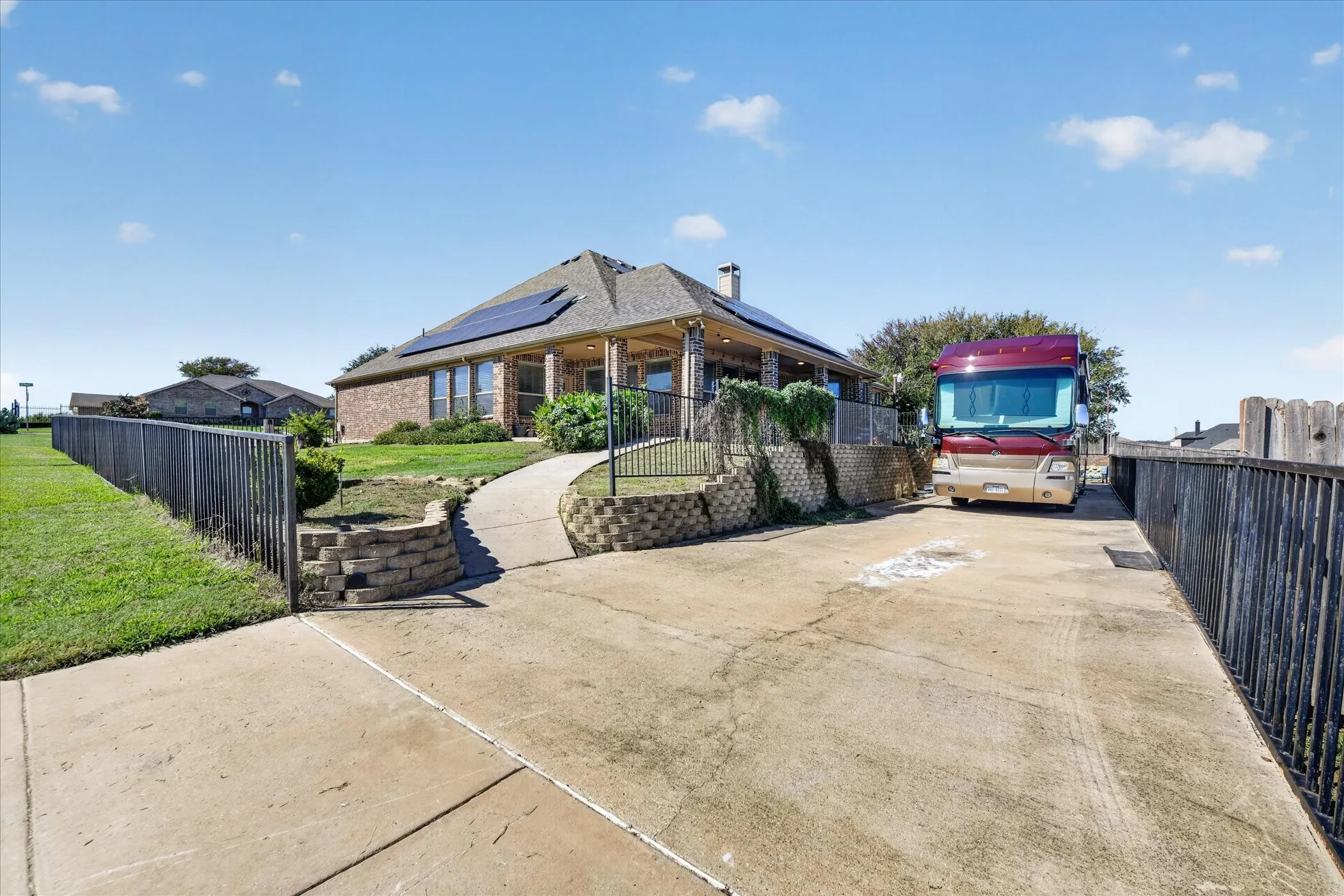 Single Family Residence For Sale in Tarrant County , 7529 Zinnia Lane, Forest Hill, Texas 76140, 4 Bedroom, 4 Bathroom, 3 Garage spaces, 3,301 Sqft, built in 2010, mls#21405573, Real Estate Agent in Forest Hill, Homes For Sale in Tarrant county, Homes For Sale in Forest Hill, Realtor in Forest Hill Texas, Real Estate Brokerage Independent Realty Texas, Luminita Cordes Realtor